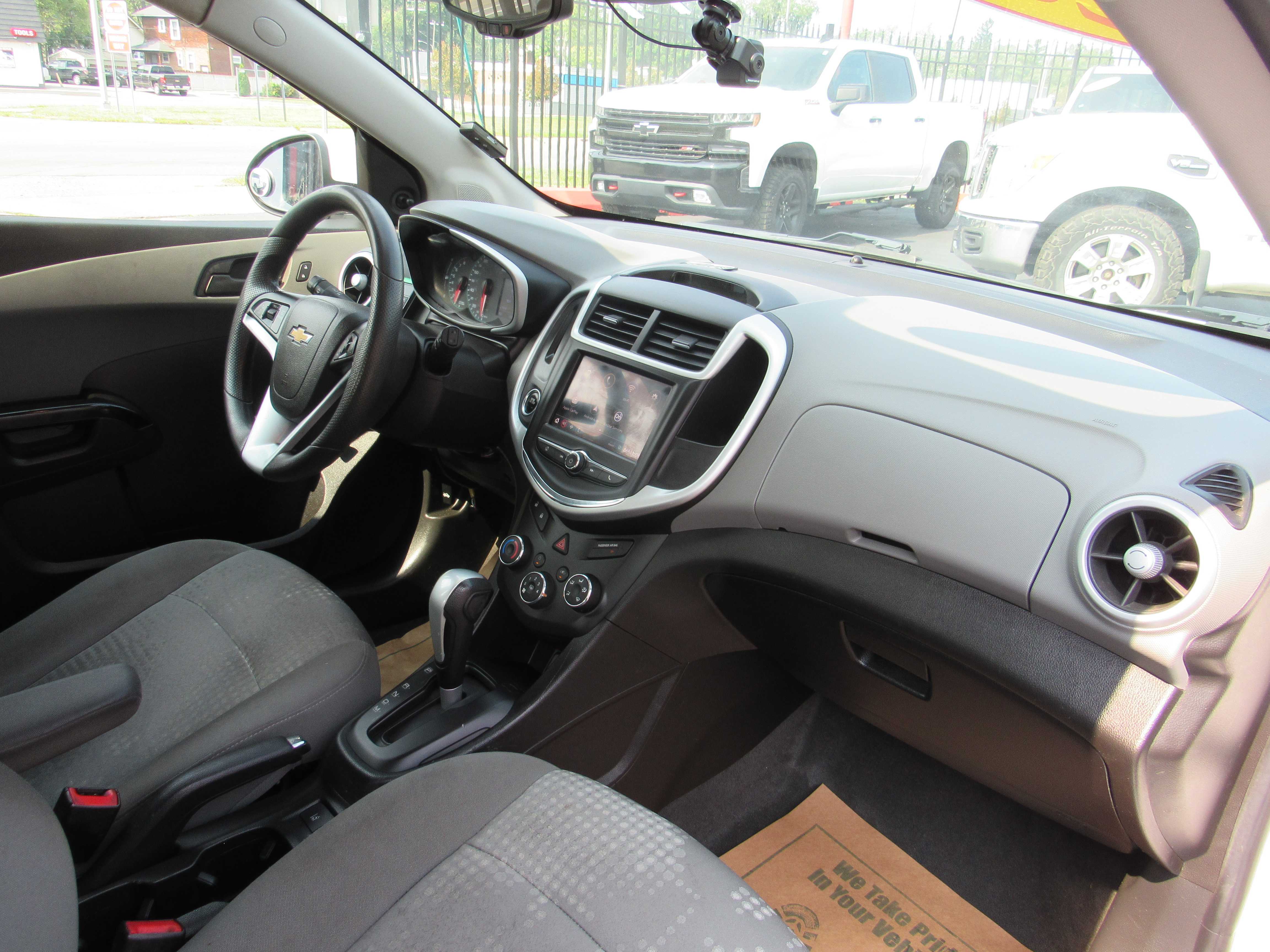 WHITE, 2020 CHEVROLET SONIC Thumnail Image 24