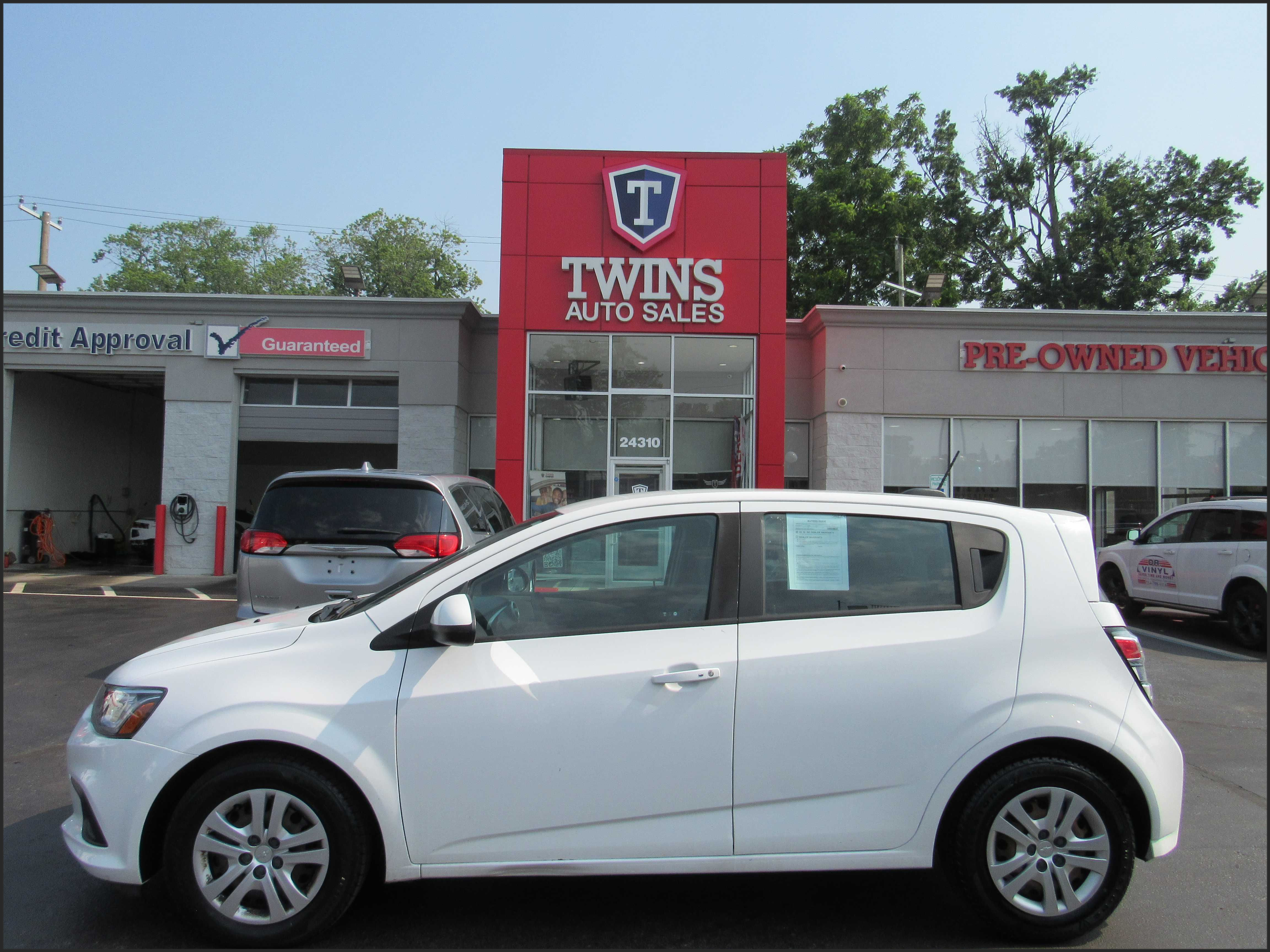 WHITE, 2020 CHEVROLET SONIC Thumnail Image 1