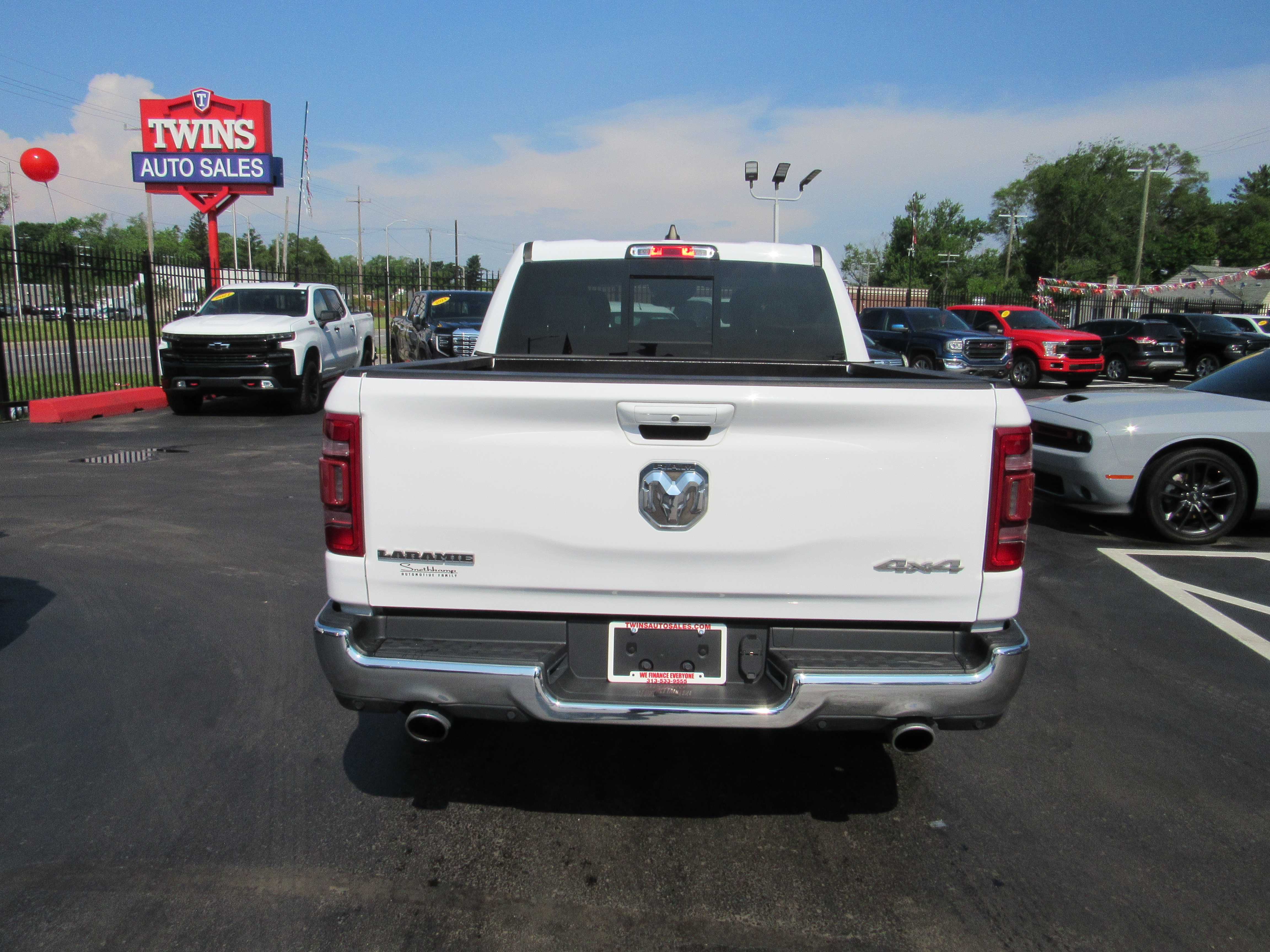 WHITE, 2023 RAM 1500 CREW CAB Thumnail Image 7