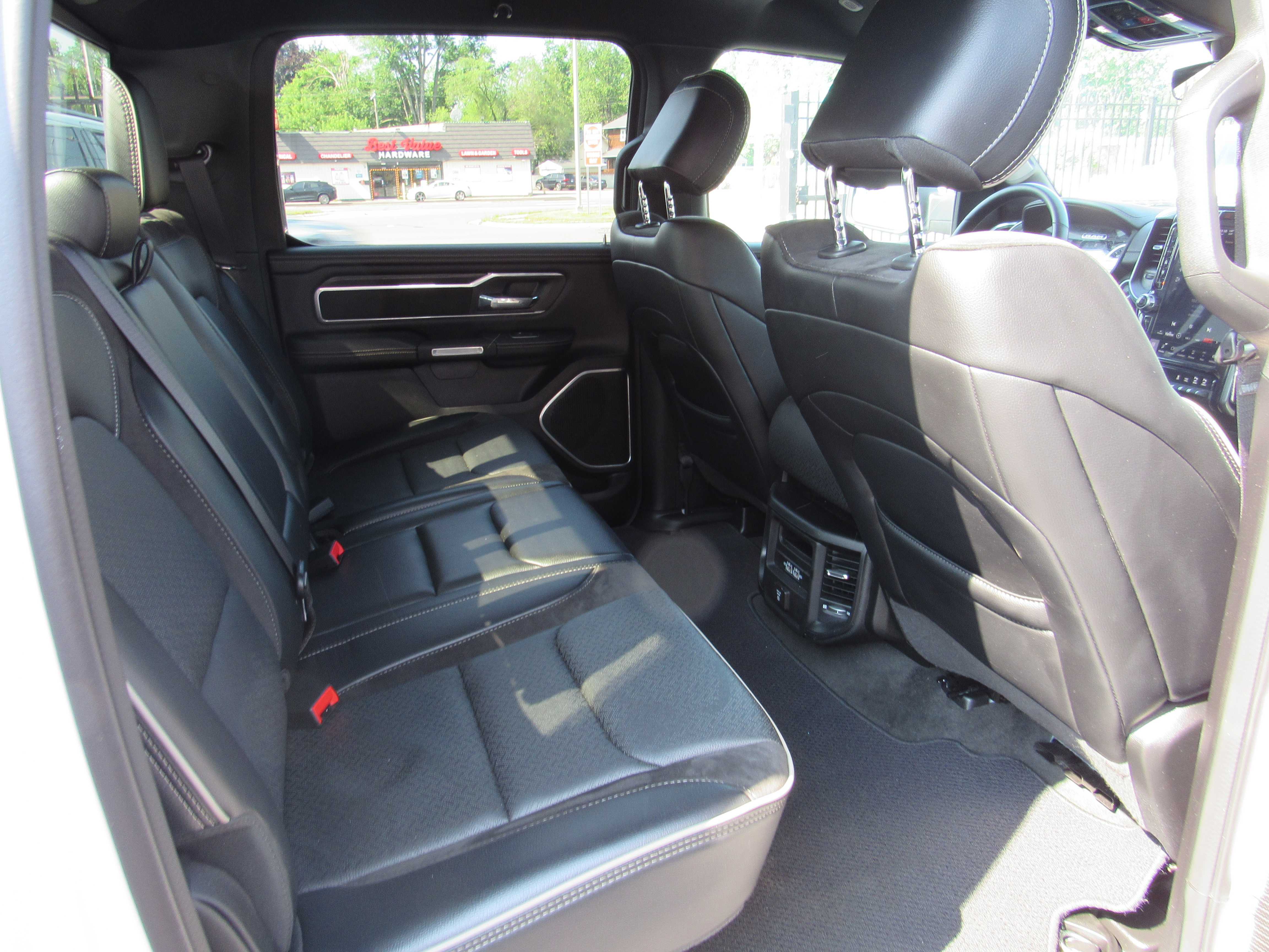 WHITE, 2023 RAM 1500 CREW CAB Thumnail Image 9
