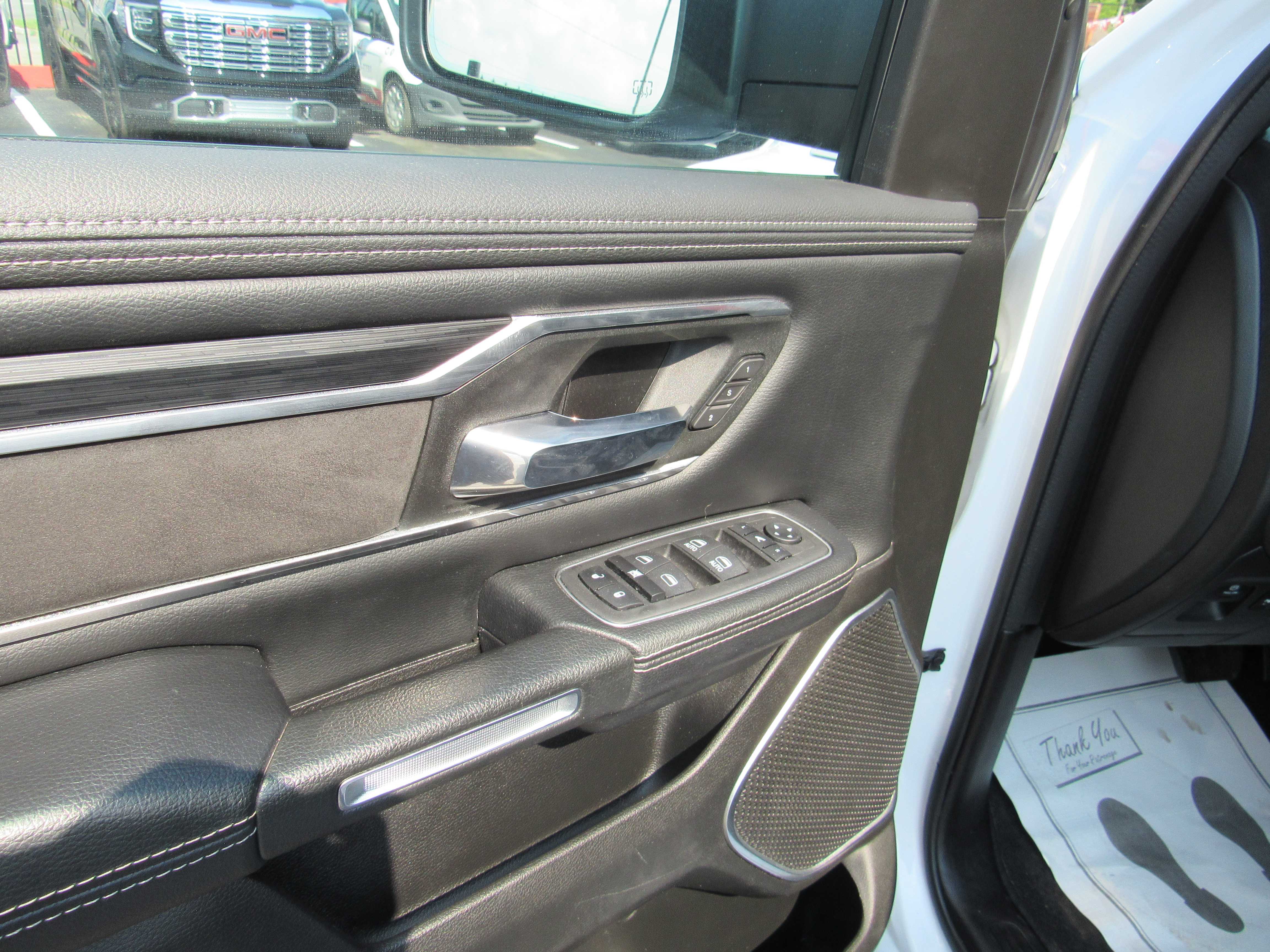 WHITE, 2023 RAM 1500 CREW CAB Thumnail Image 13