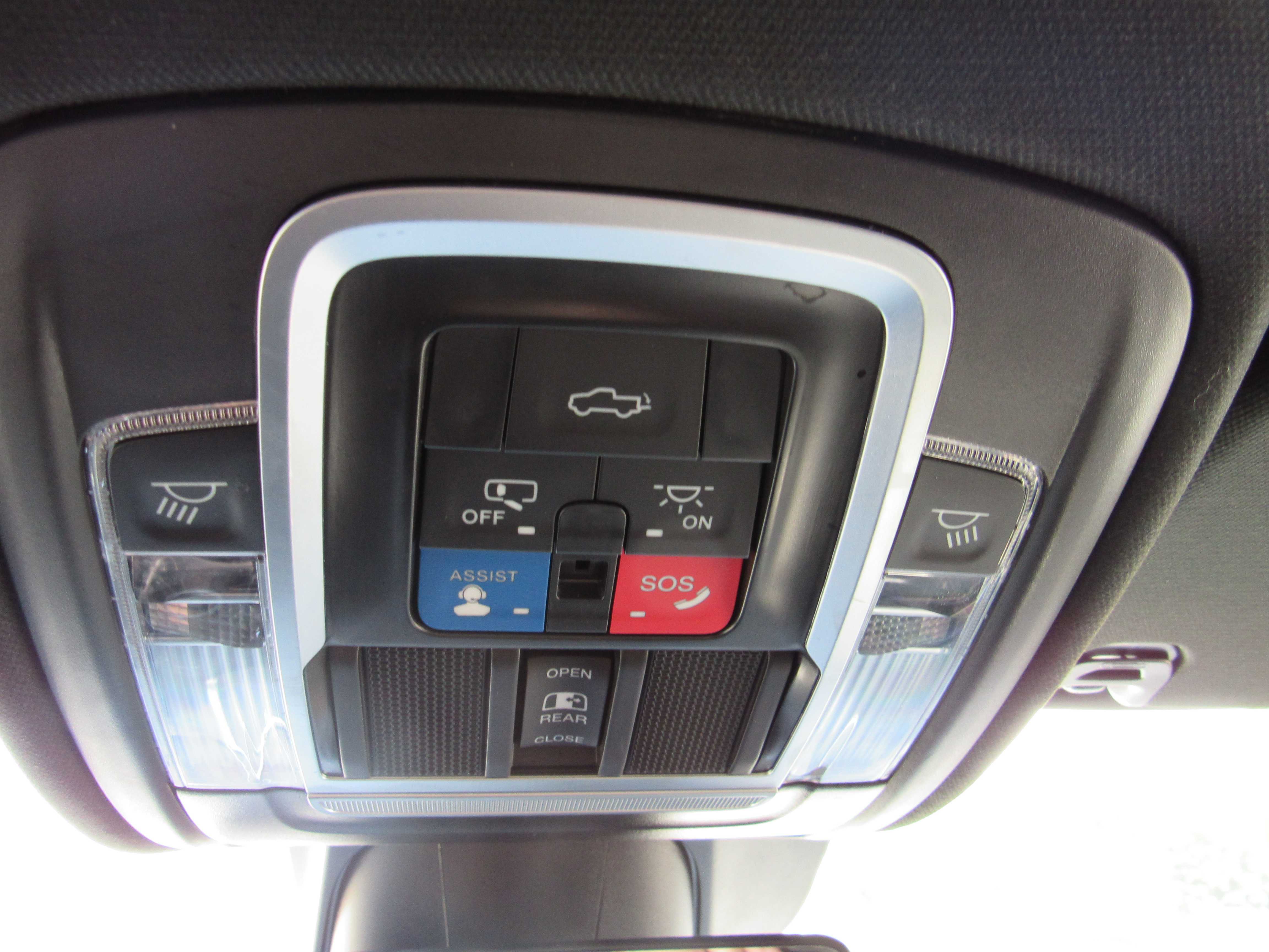 WHITE, 2023 RAM 1500 CREW CAB Thumnail Image 15