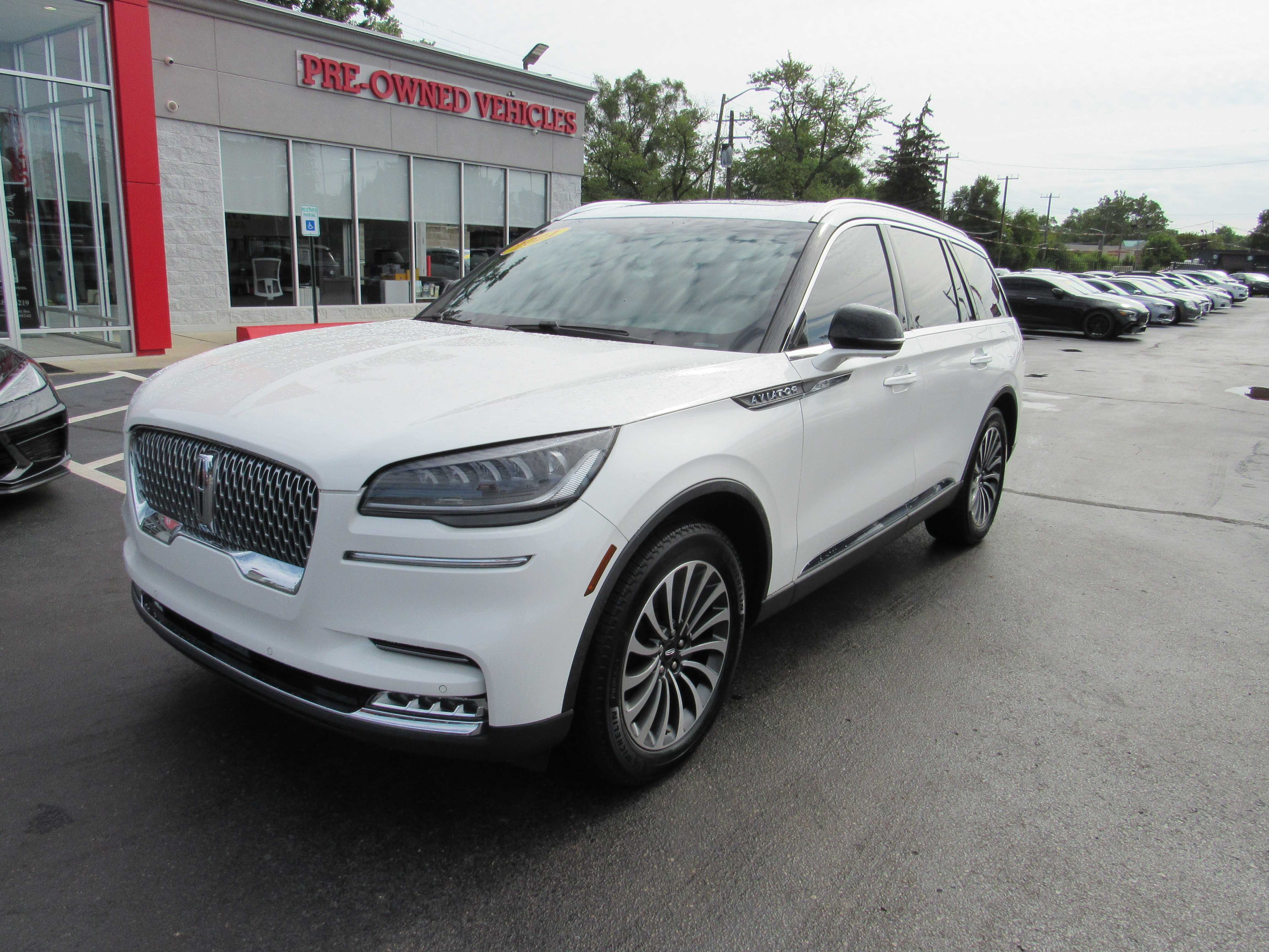 WHITE, 2021 LINCOLN AVIATOR Thumnail Image 2