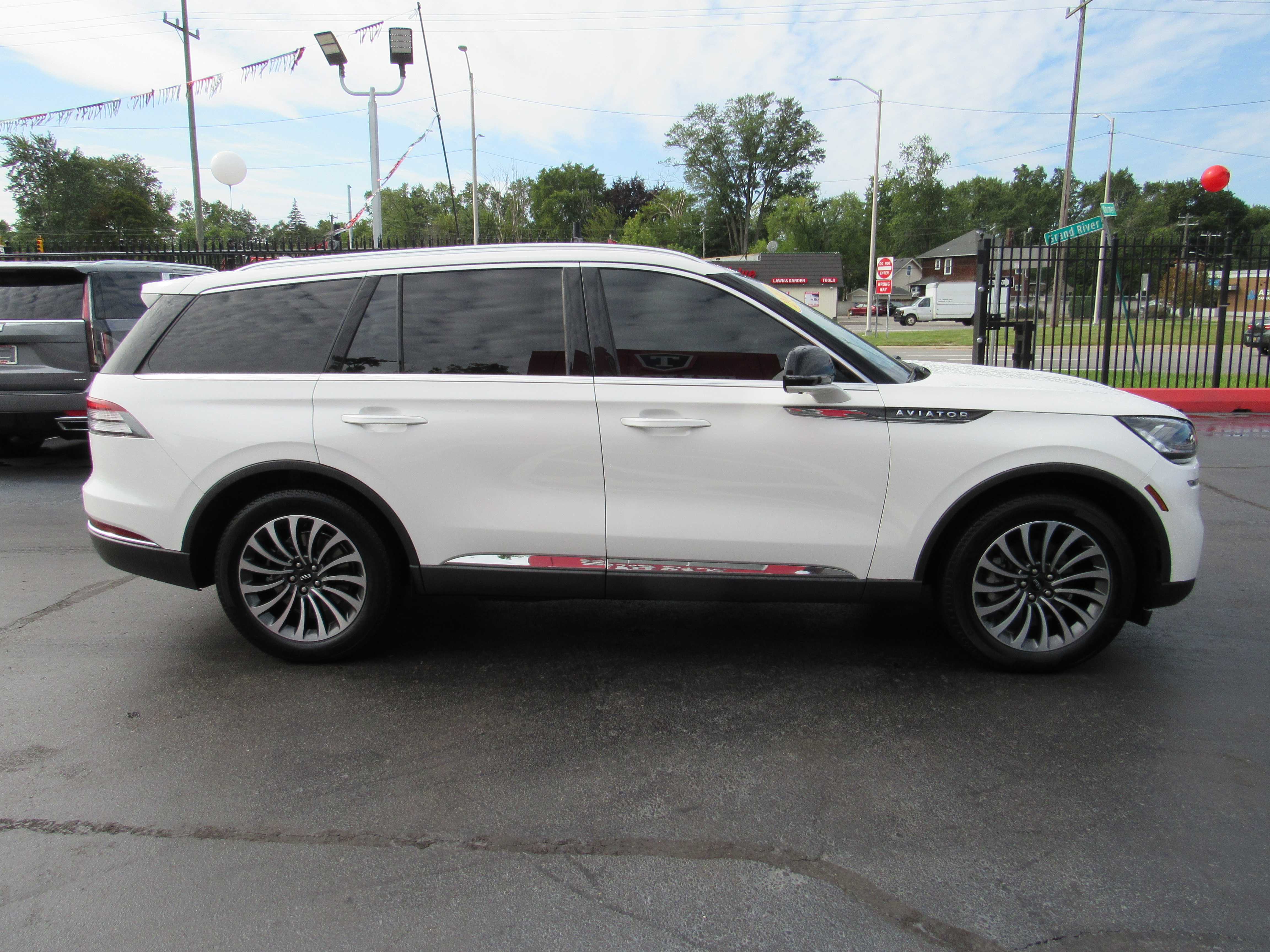 WHITE, 2021 LINCOLN AVIATOR Thumnail Image 5