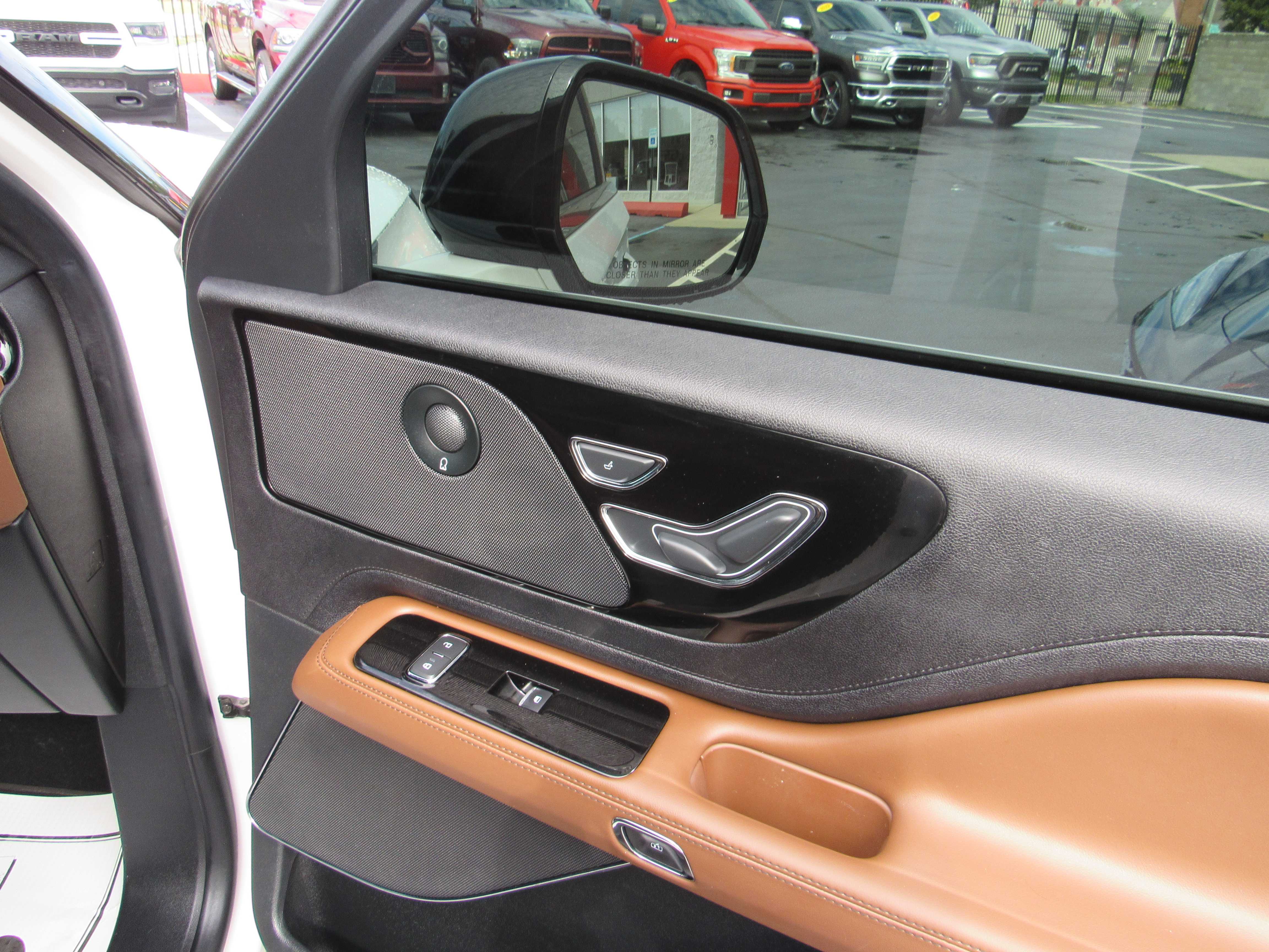 WHITE, 2021 LINCOLN AVIATOR Thumnail Image 10