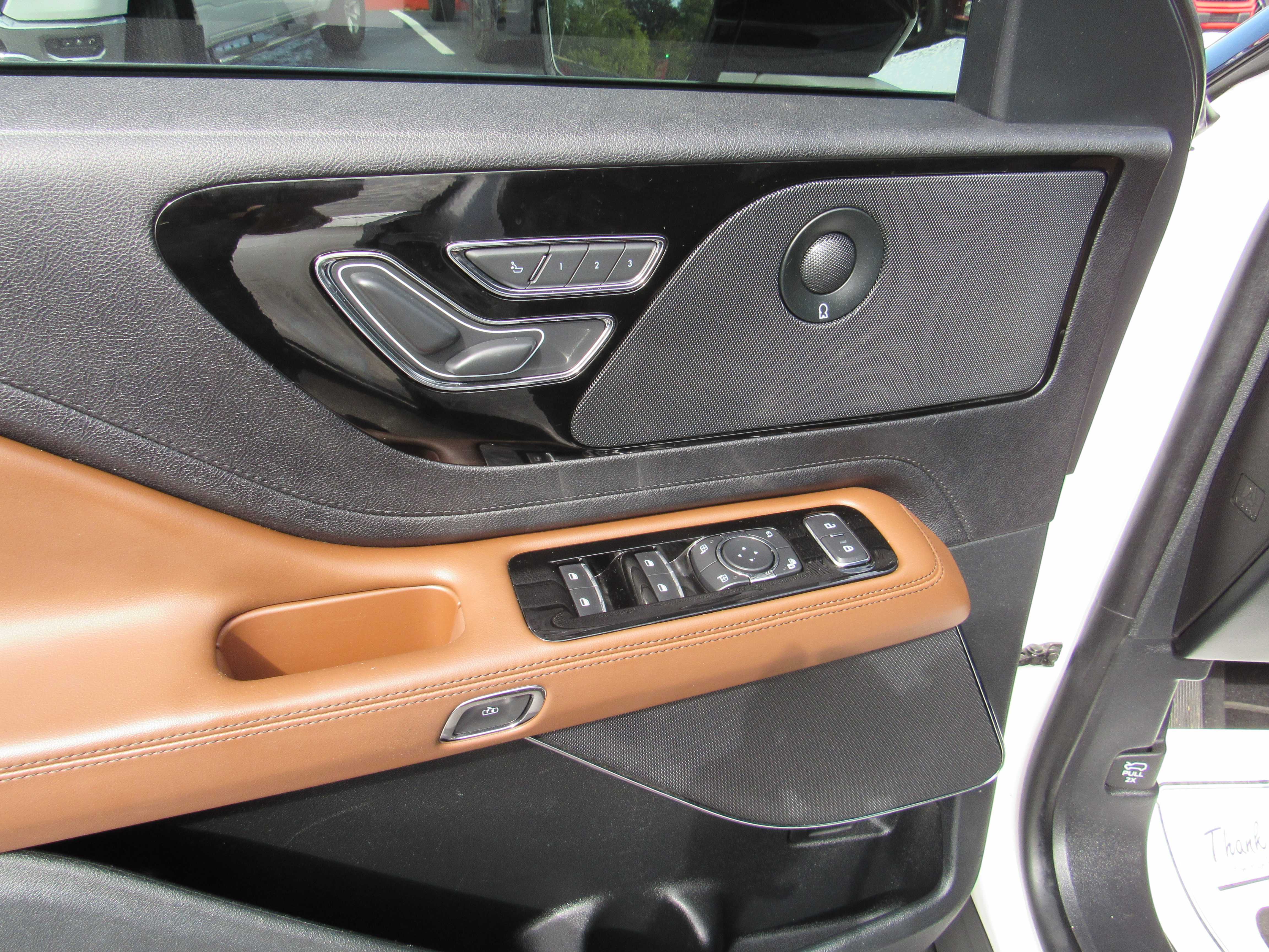 WHITE, 2021 LINCOLN AVIATOR Thumnail Image 19