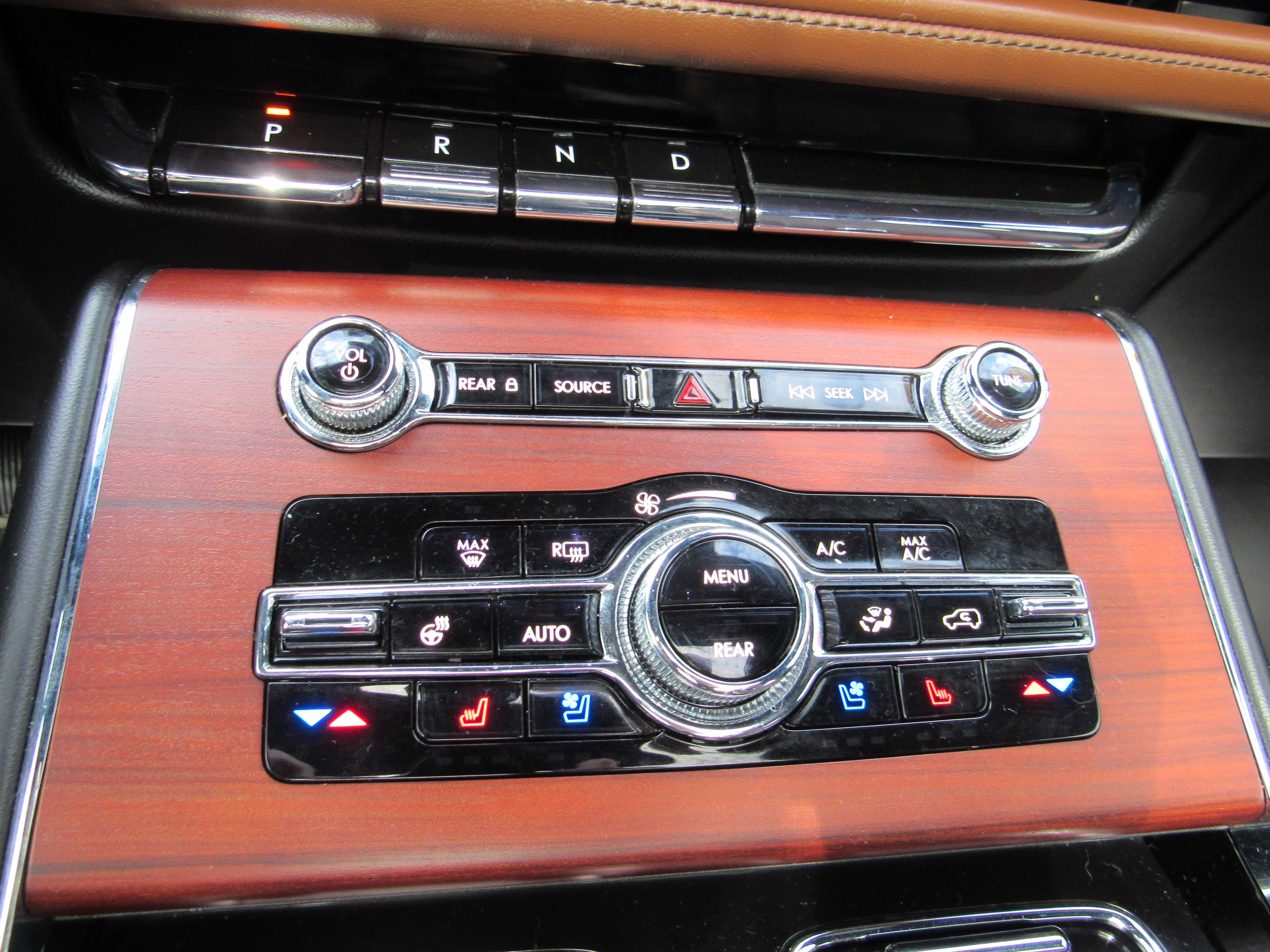 WHITE, 2021 LINCOLN AVIATOR Thumnail Image 24