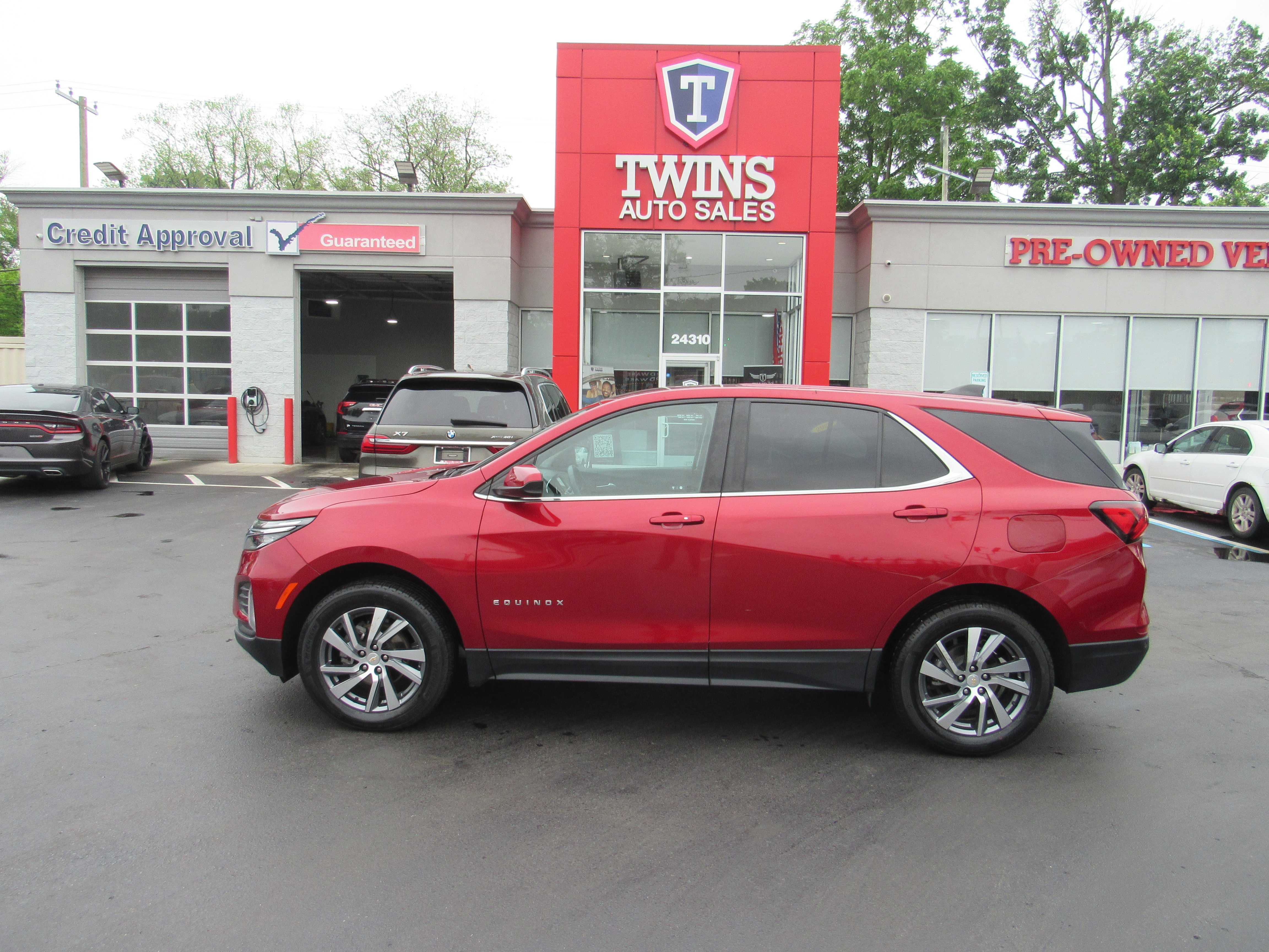RED, 2022 CHEVROLET EQUINOX Thumnail Image 1
