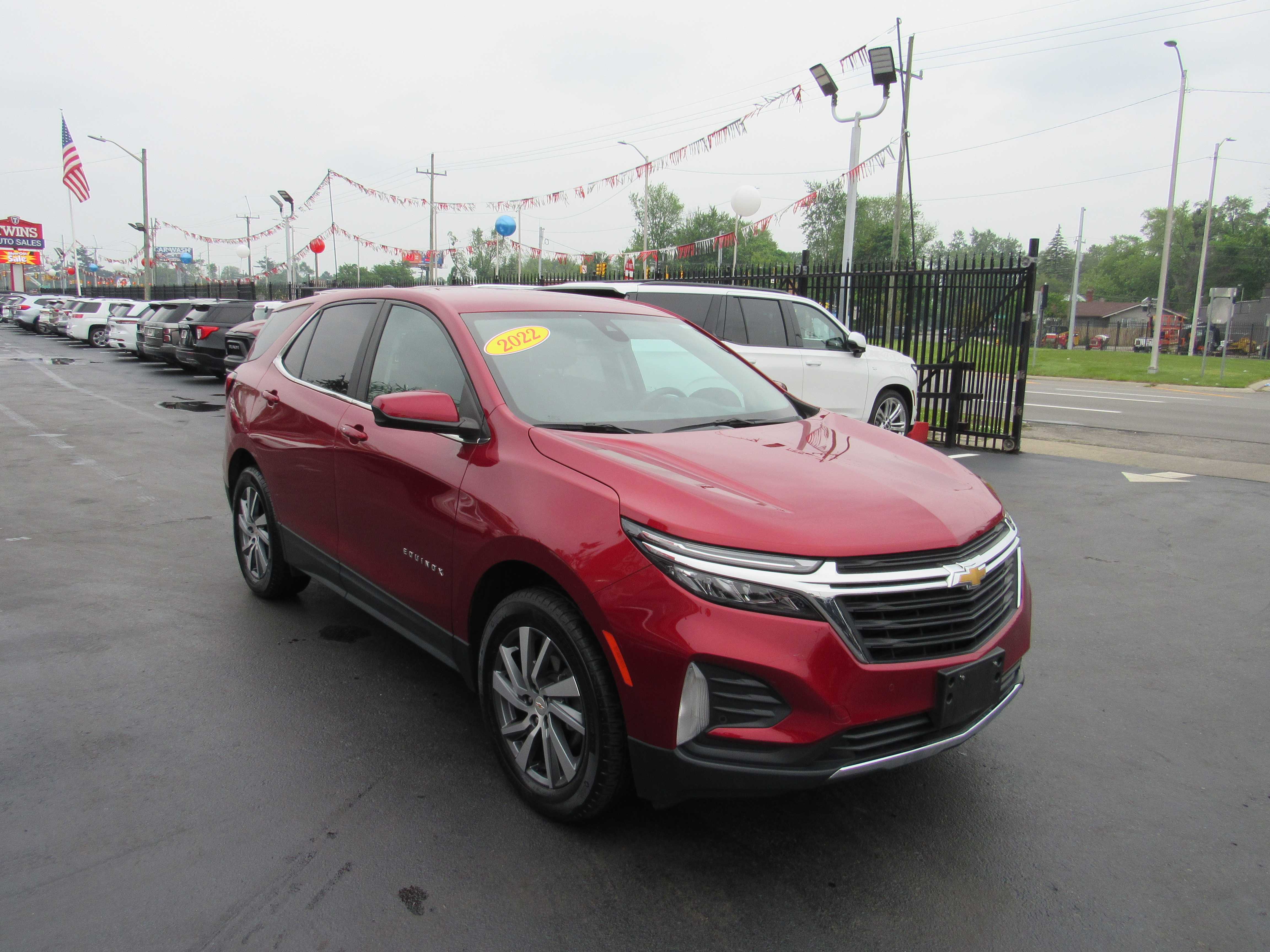 RED, 2022 CHEVROLET EQUINOX Thumnail Image 4