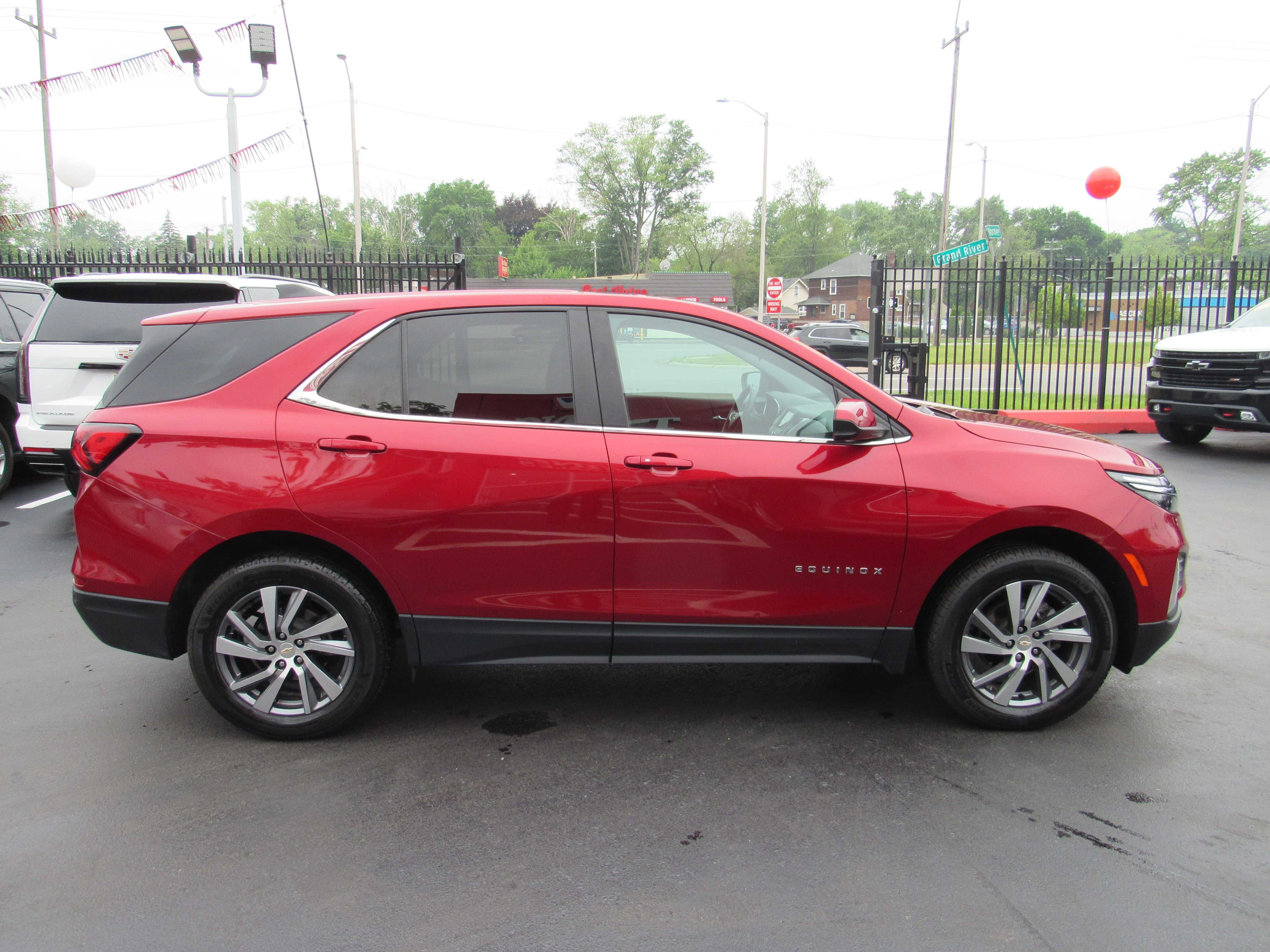 RED, 2022 CHEVROLET EQUINOX Thumnail Image 5