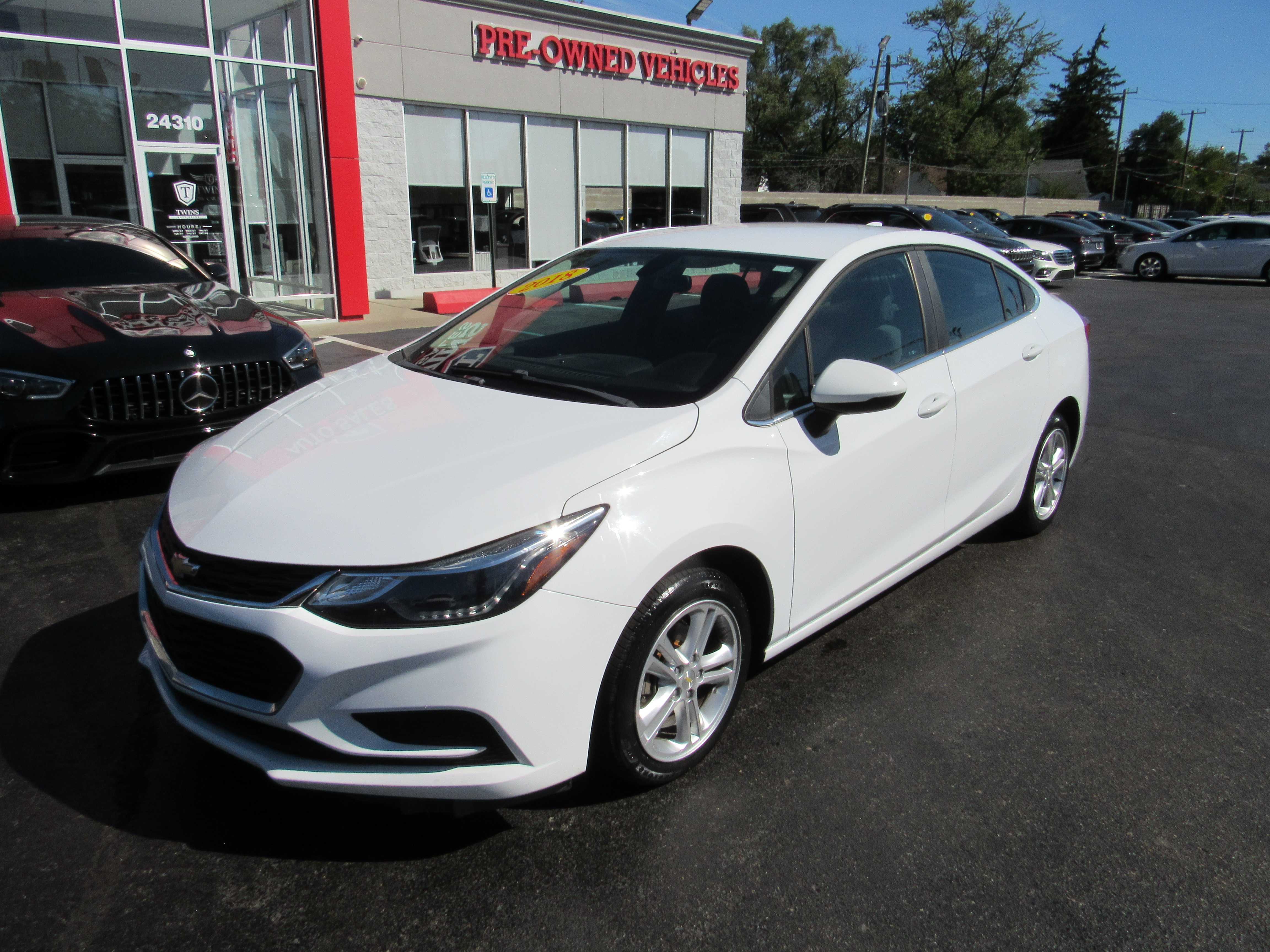 WHITE, 2018 CHEVROLET CRUZE Thumnail Image 2