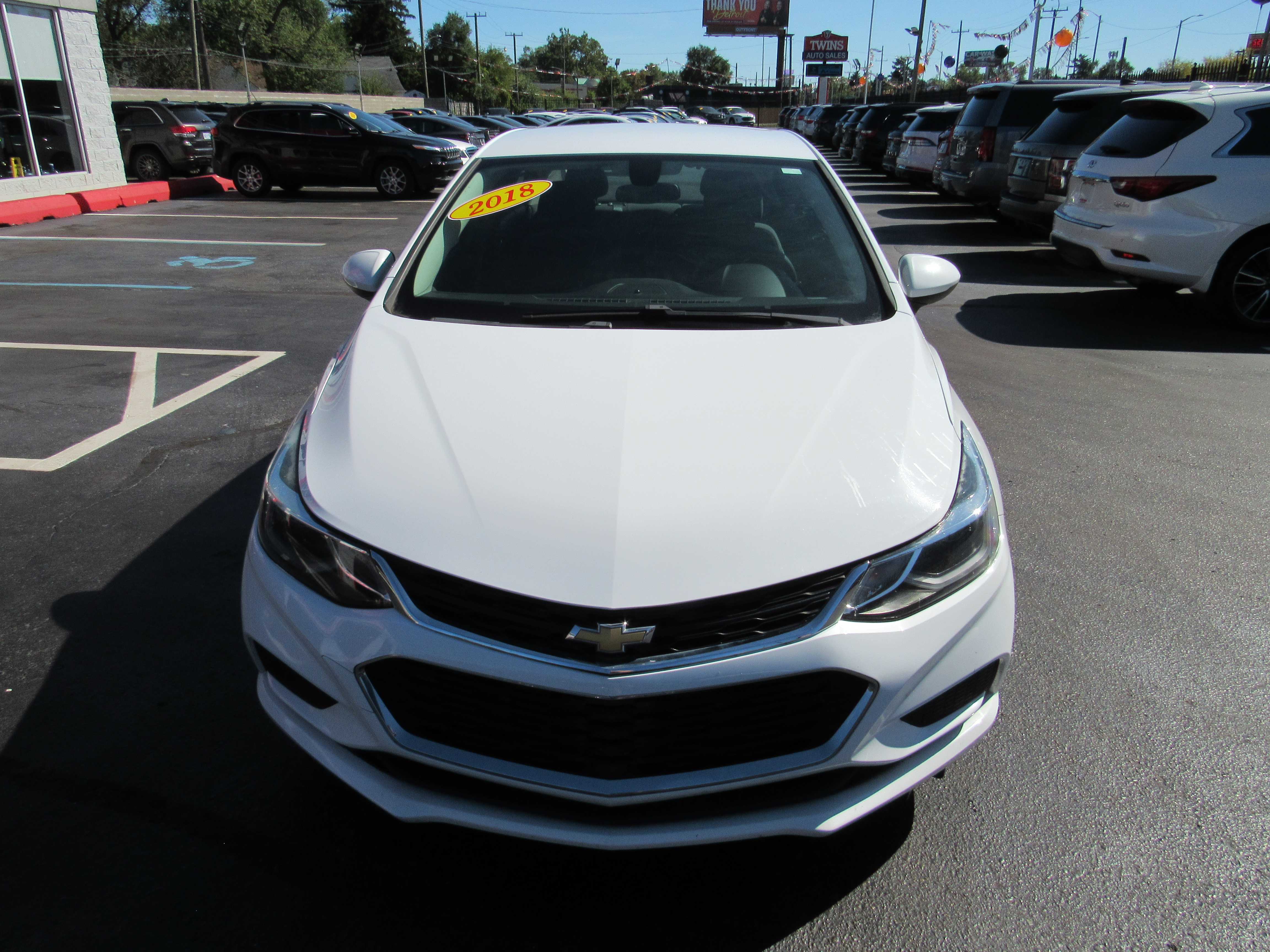 WHITE, 2018 CHEVROLET CRUZE Thumnail Image 3