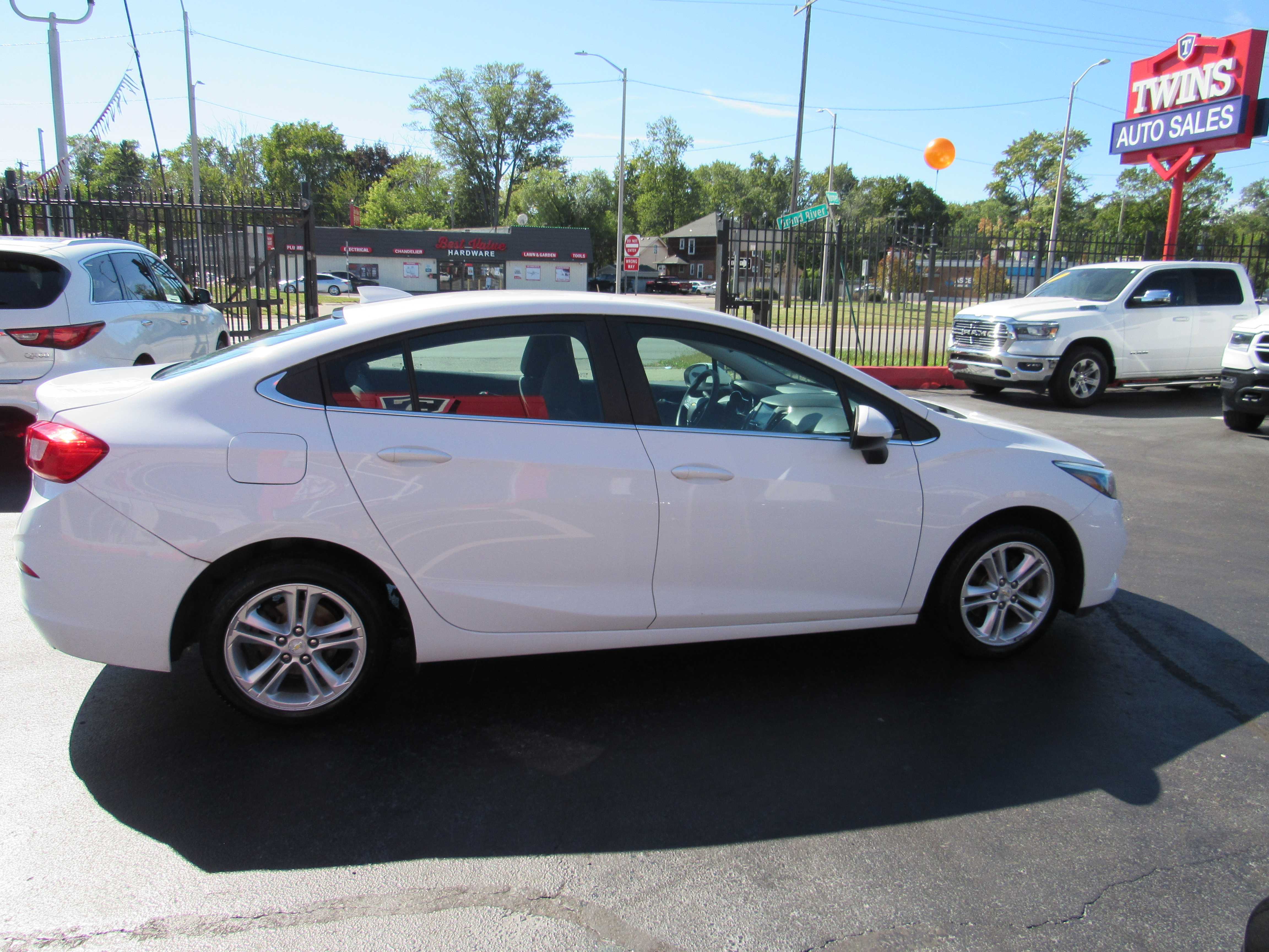 WHITE, 2018 CHEVROLET CRUZE Thumnail Image 5