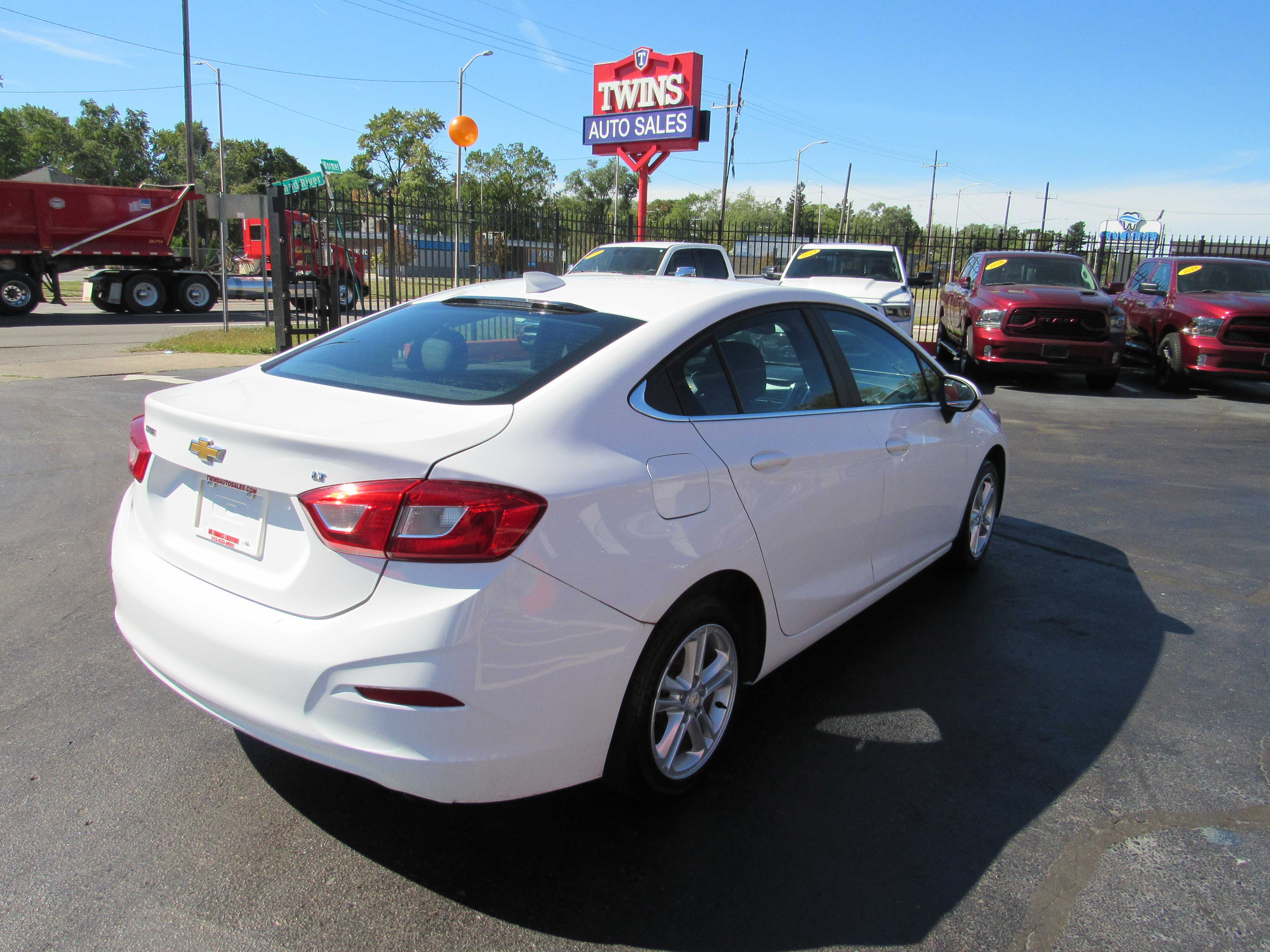 WHITE, 2018 CHEVROLET CRUZE Thumnail Image 6