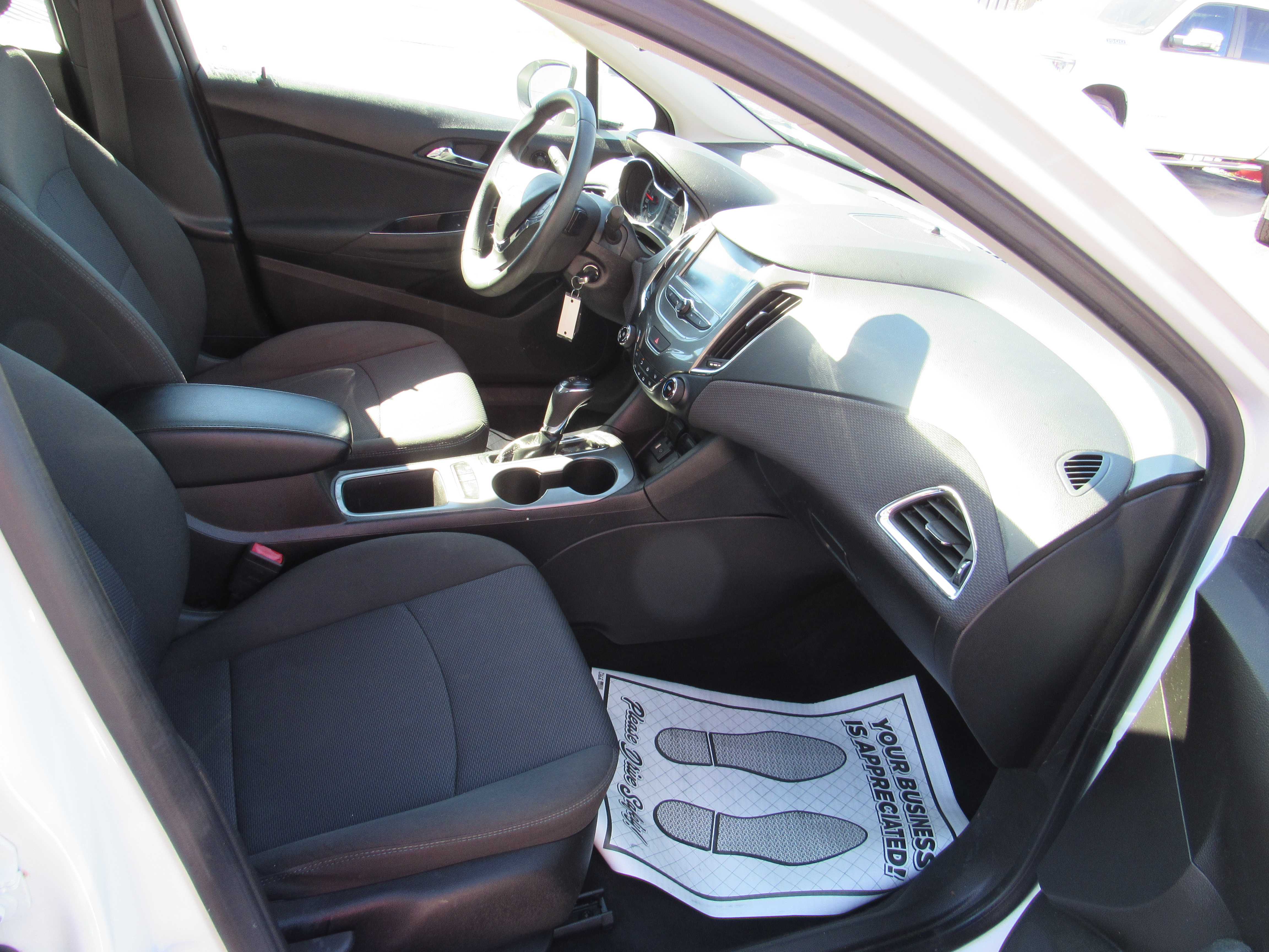 WHITE, 2018 CHEVROLET CRUZE Thumnail Image 9