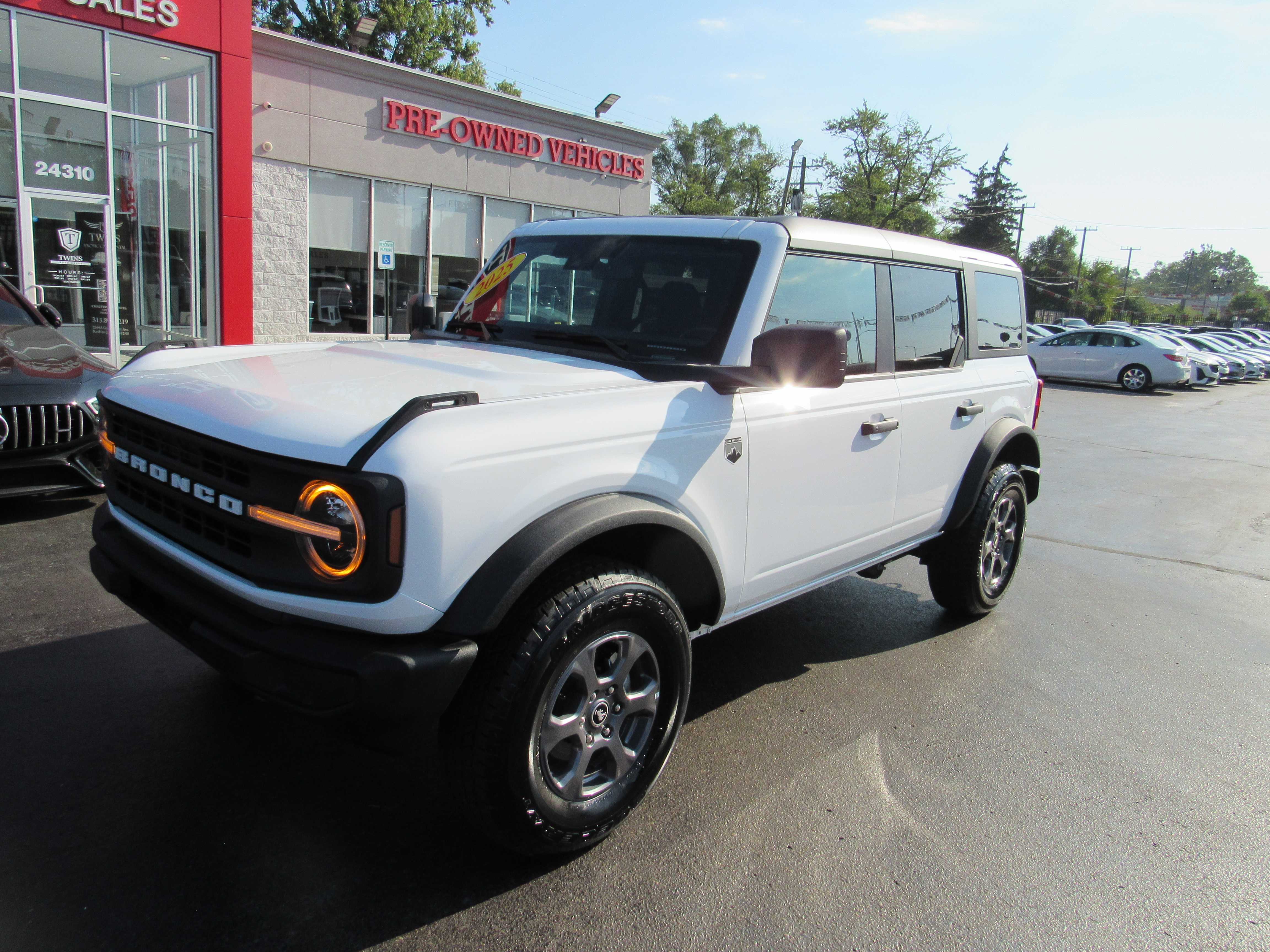WHITE, 2025 FORD BRONCO Thumnail Image 2