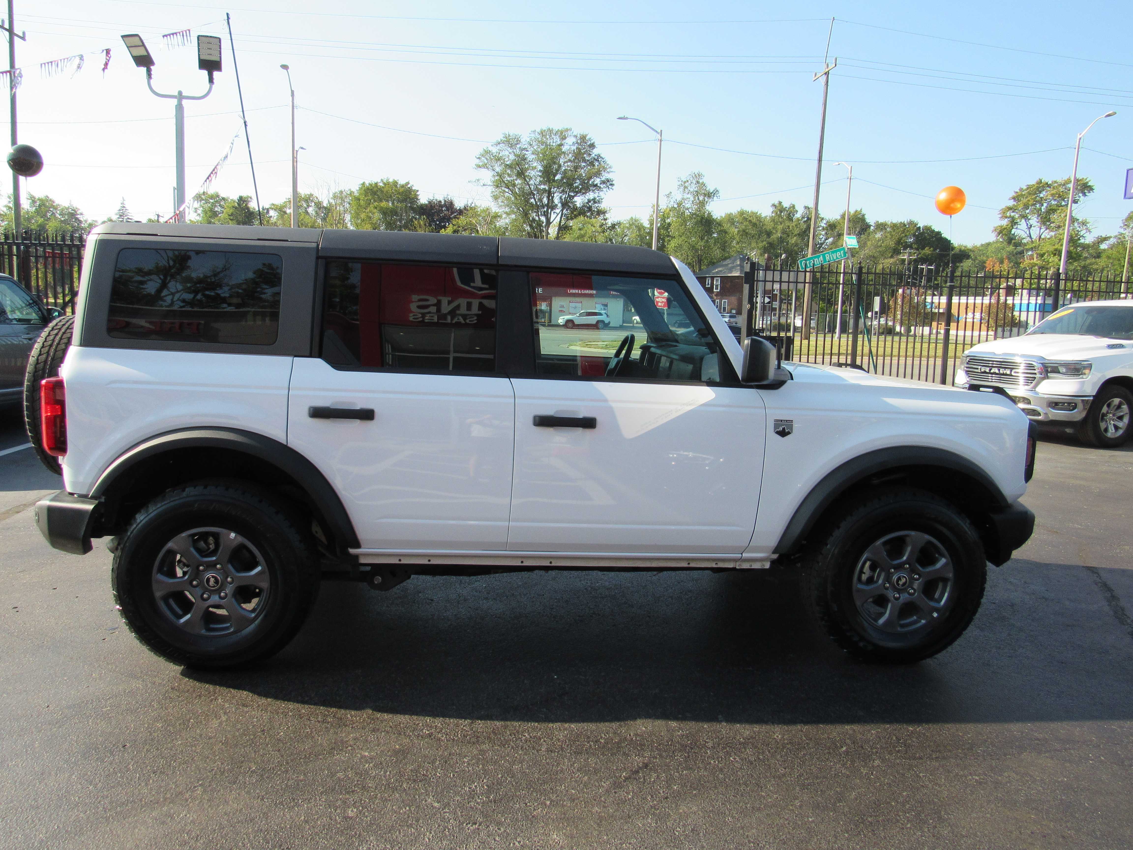 WHITE, 2025 FORD BRONCO Thumnail Image 5