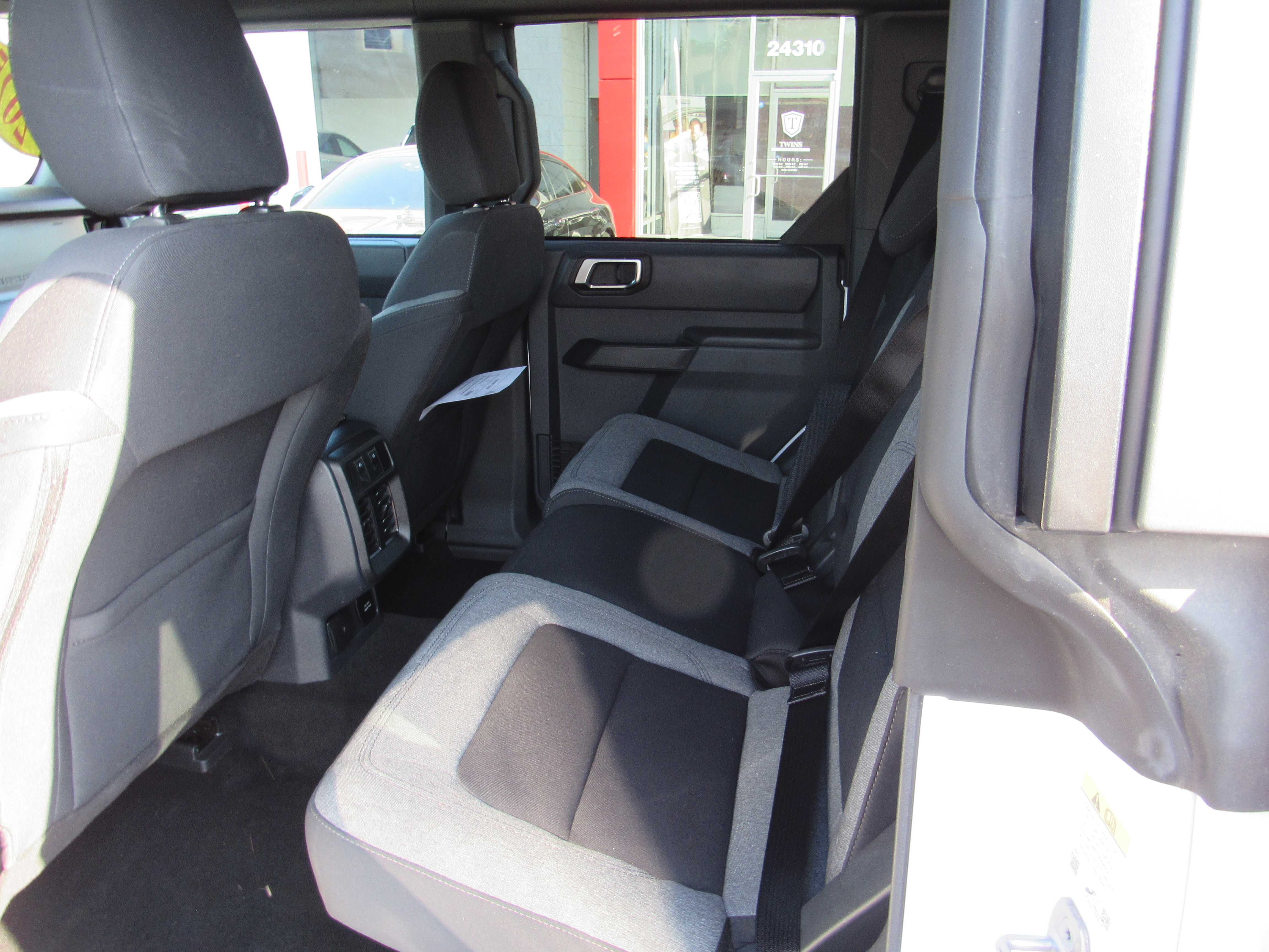 WHITE, 2025 FORD BRONCO Thumnail Image 12
