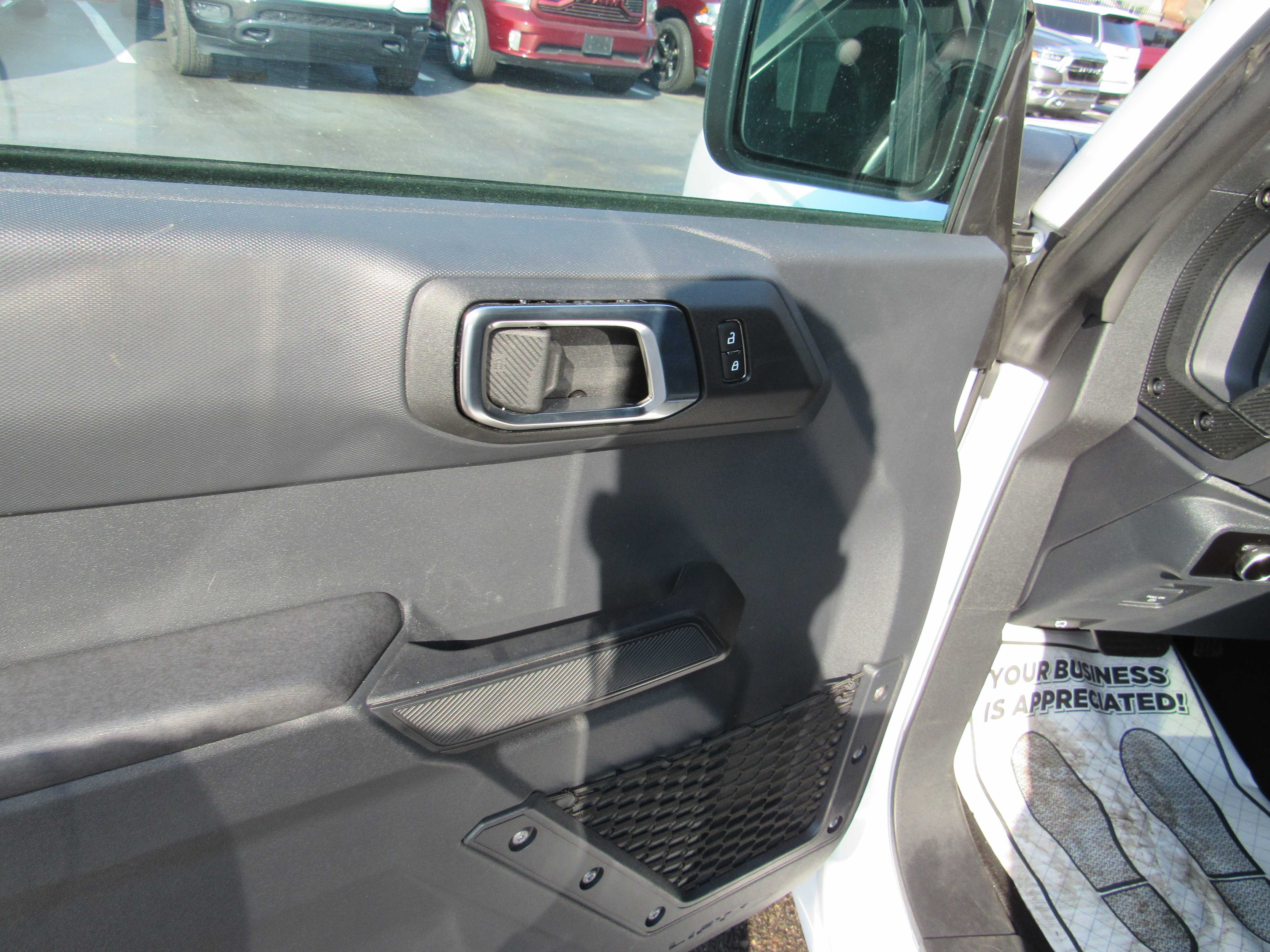 WHITE, 2025 FORD BRONCO Thumnail Image 15