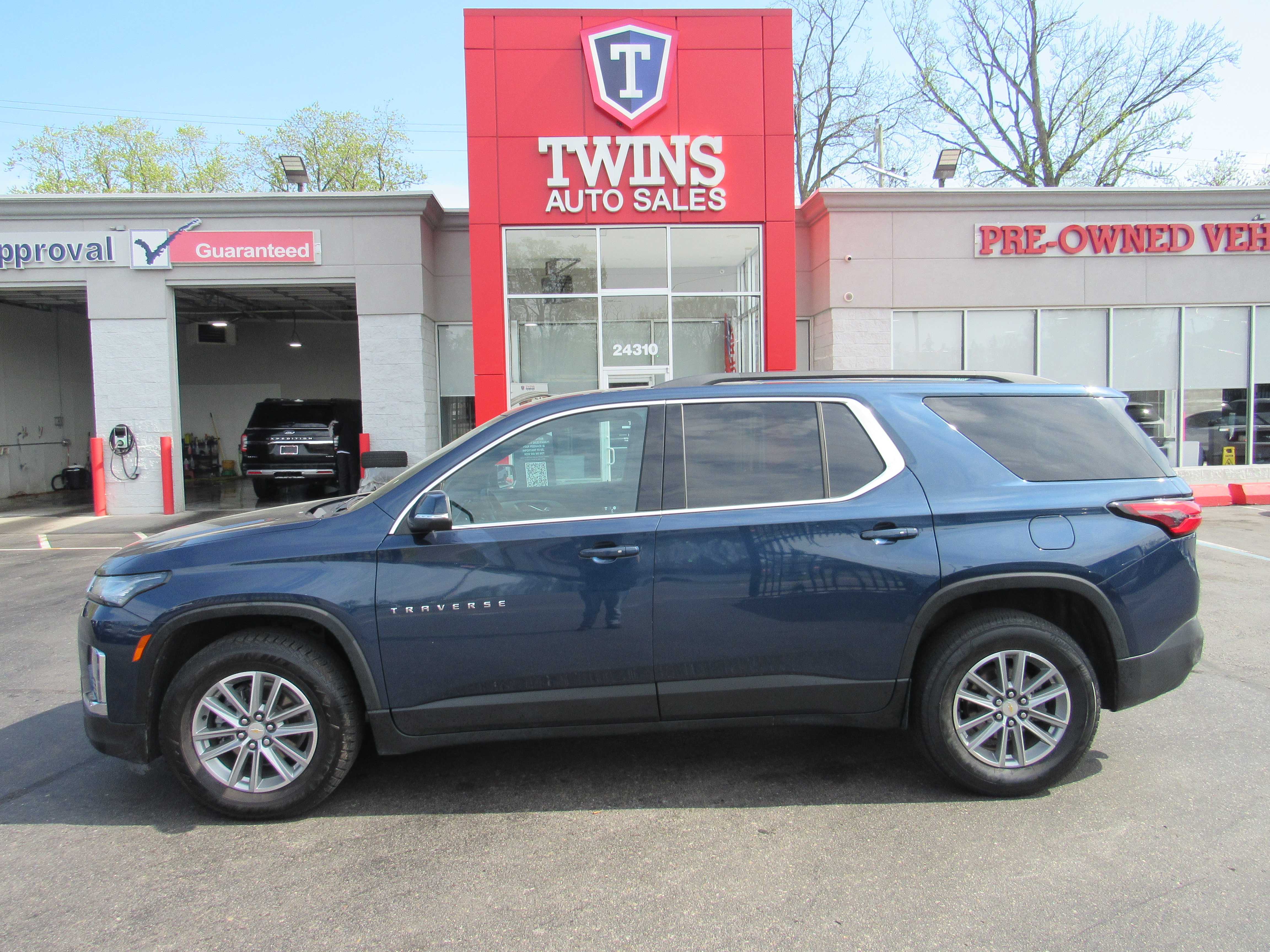 BLUE, 2022 CHEVROLET TRAVERSE Image 