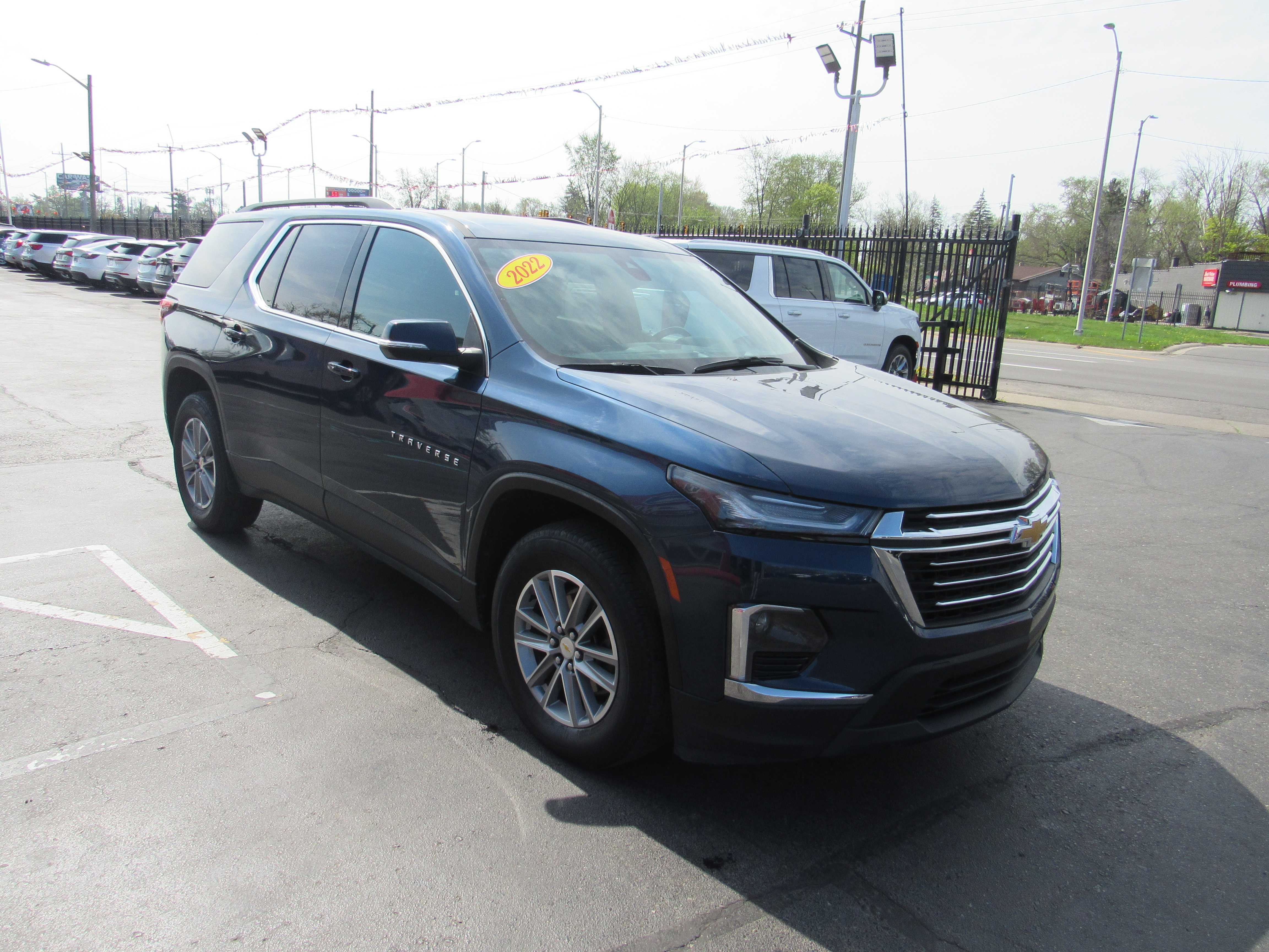 BLUE, 2022 CHEVROLET TRAVERSE Thumnail Image 4