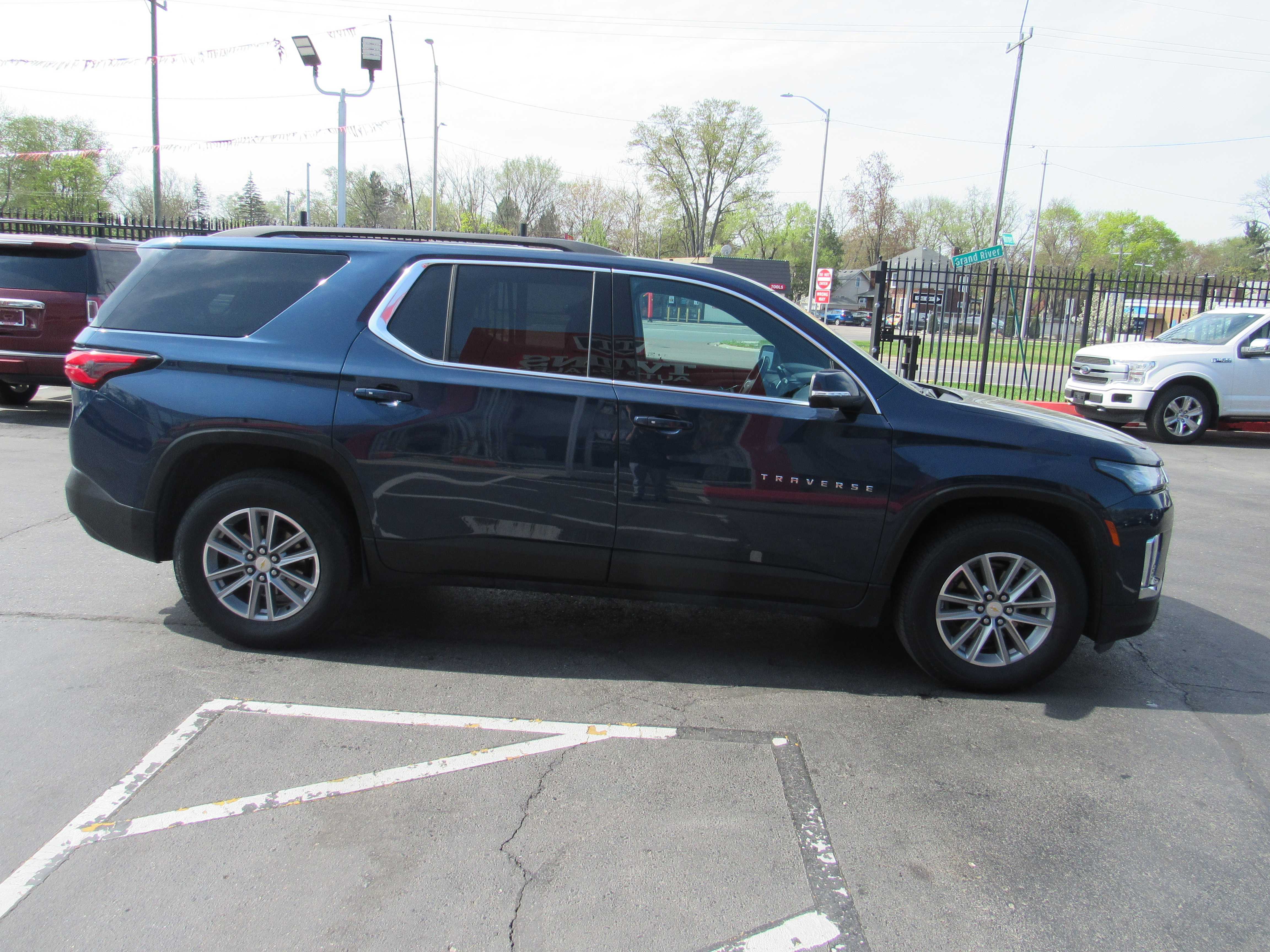 BLUE, 2022 CHEVROLET TRAVERSE Thumnail Image 5