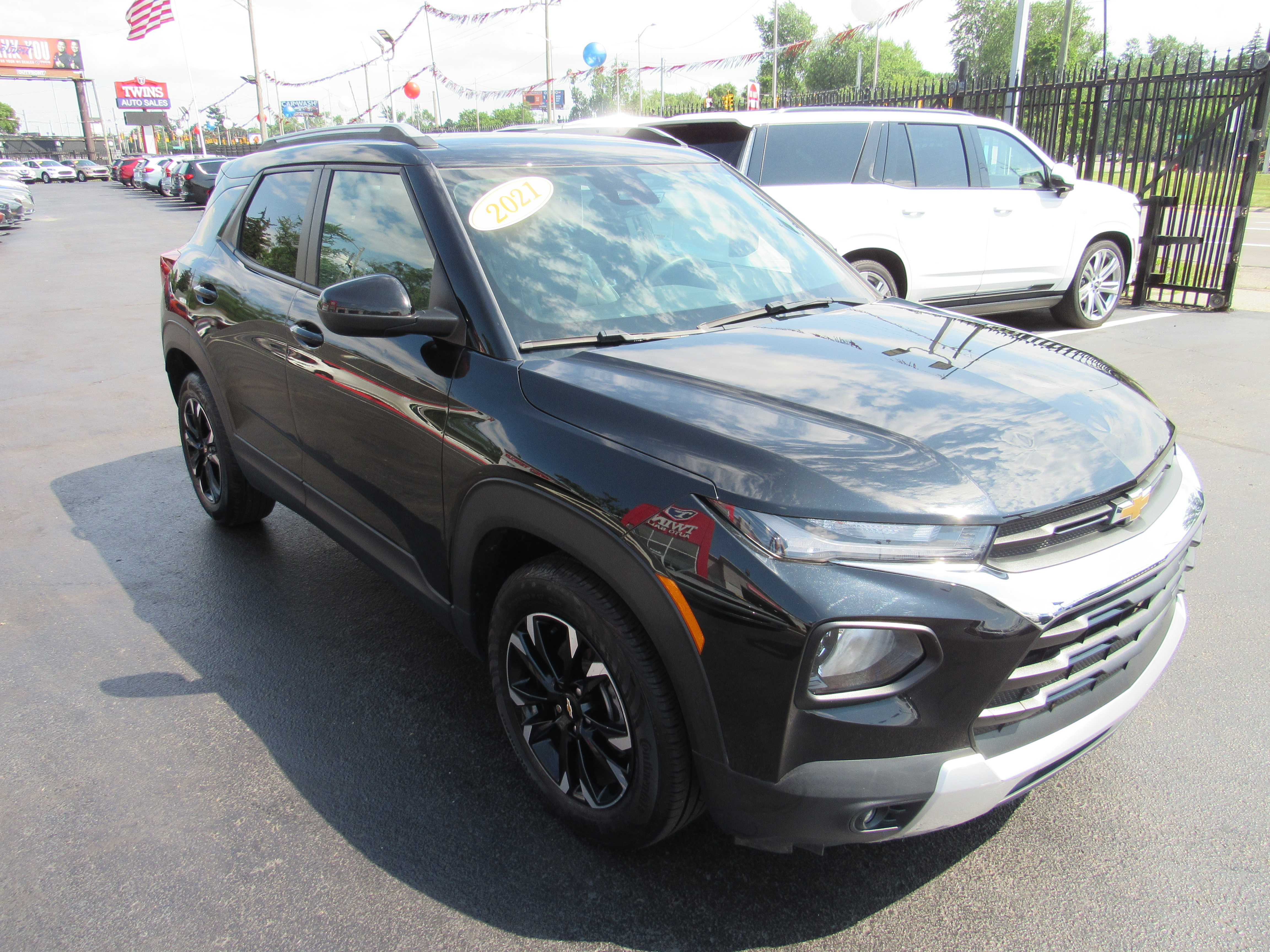 BLACK, 2021 CHEVROLET TRAILBLAZER Thumnail Image 4