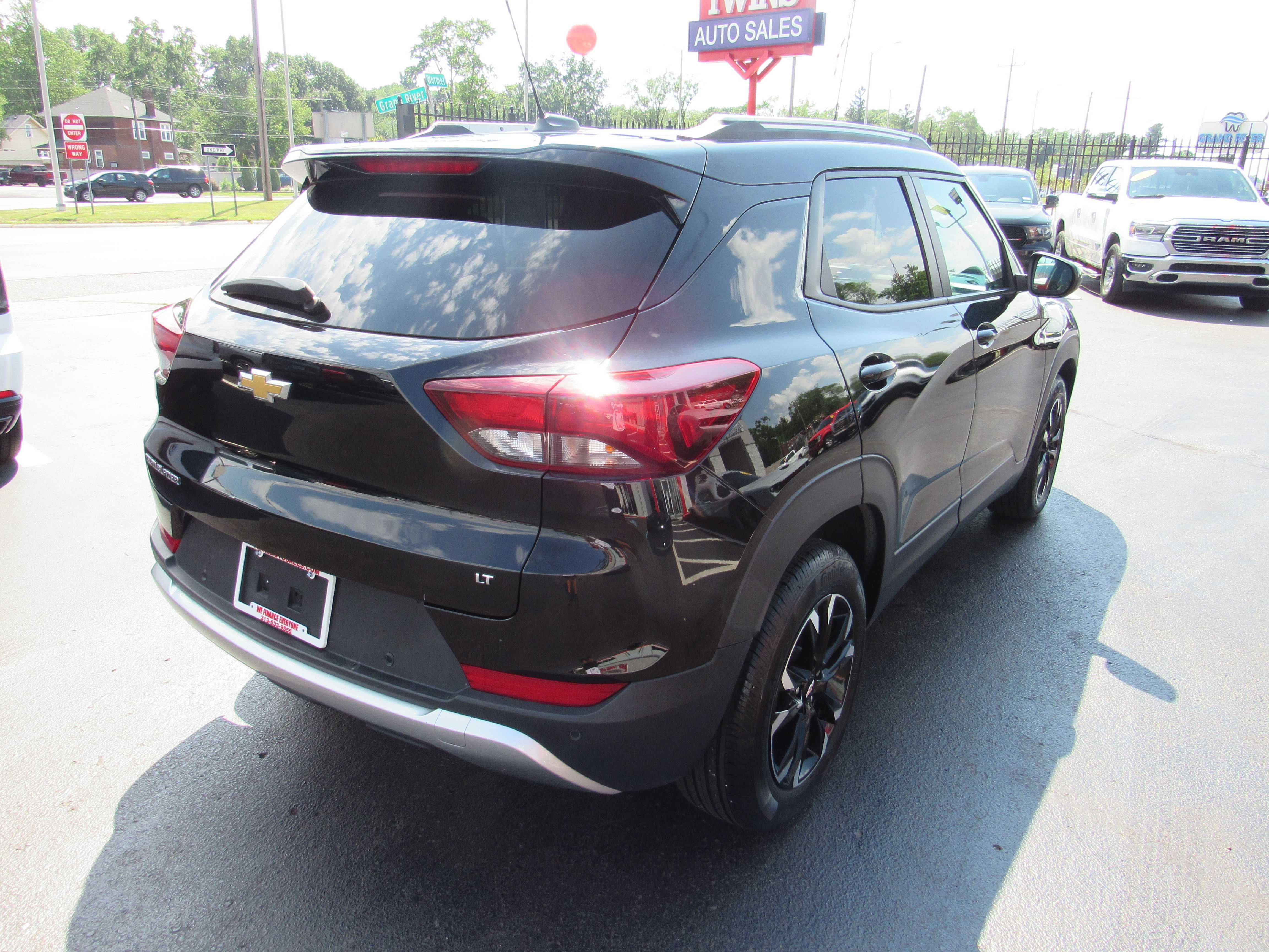 BLACK, 2021 CHEVROLET TRAILBLAZER Thumnail Image 6