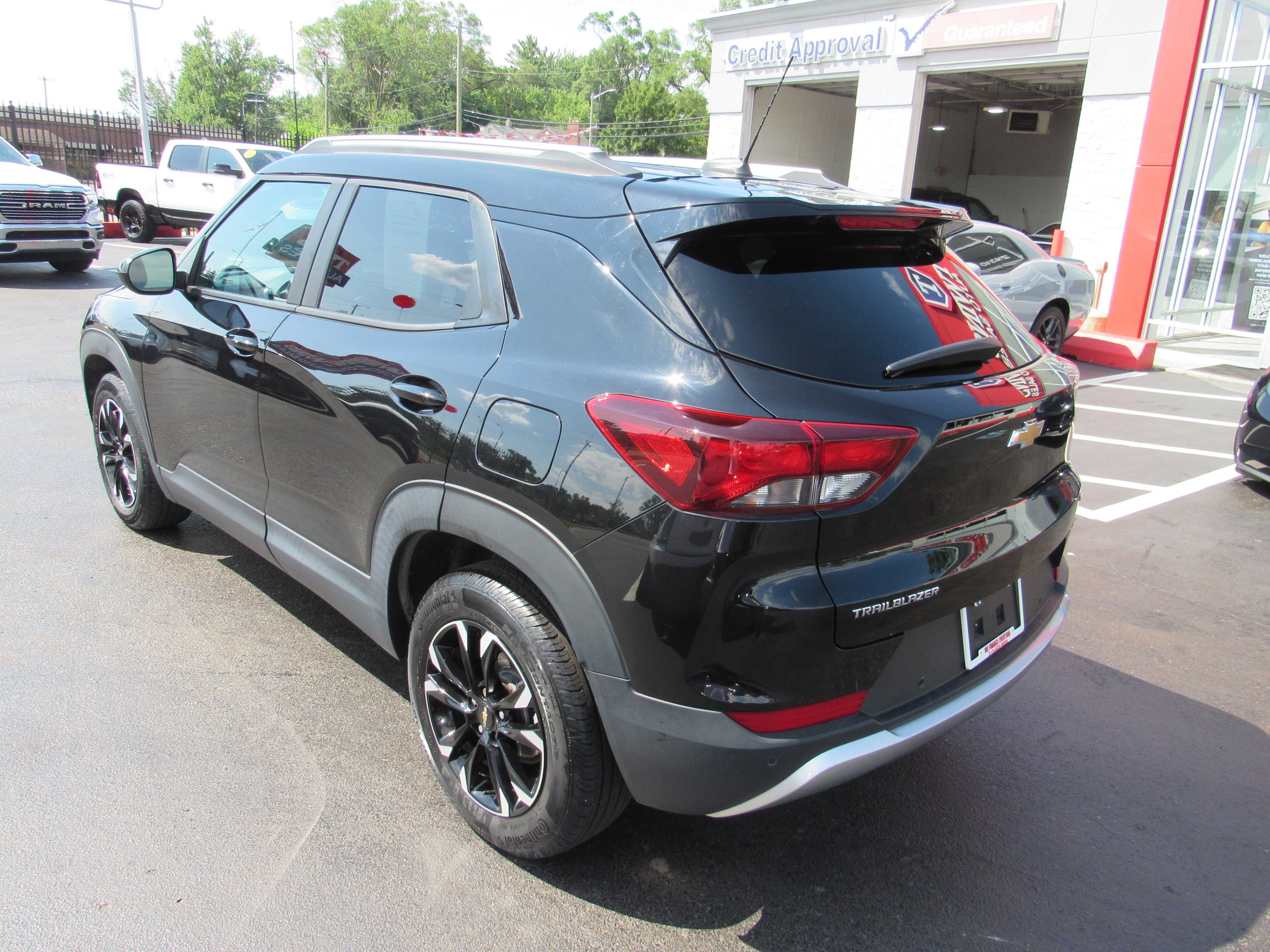 BLACK, 2021 CHEVROLET TRAILBLAZER Thumnail Image 9