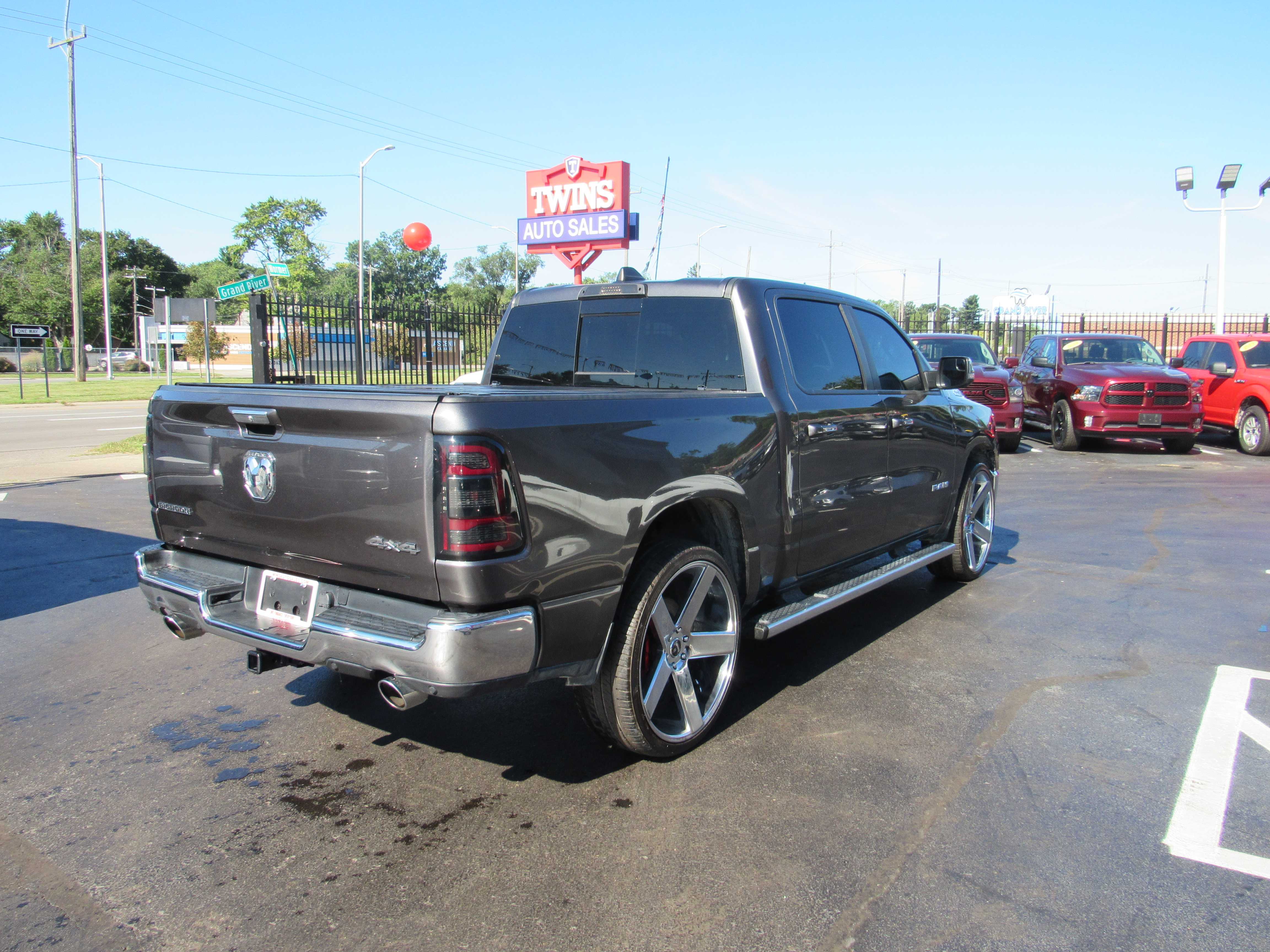 GREY, 2019 RAM 1500 CREW CAB Thumnail Image 4