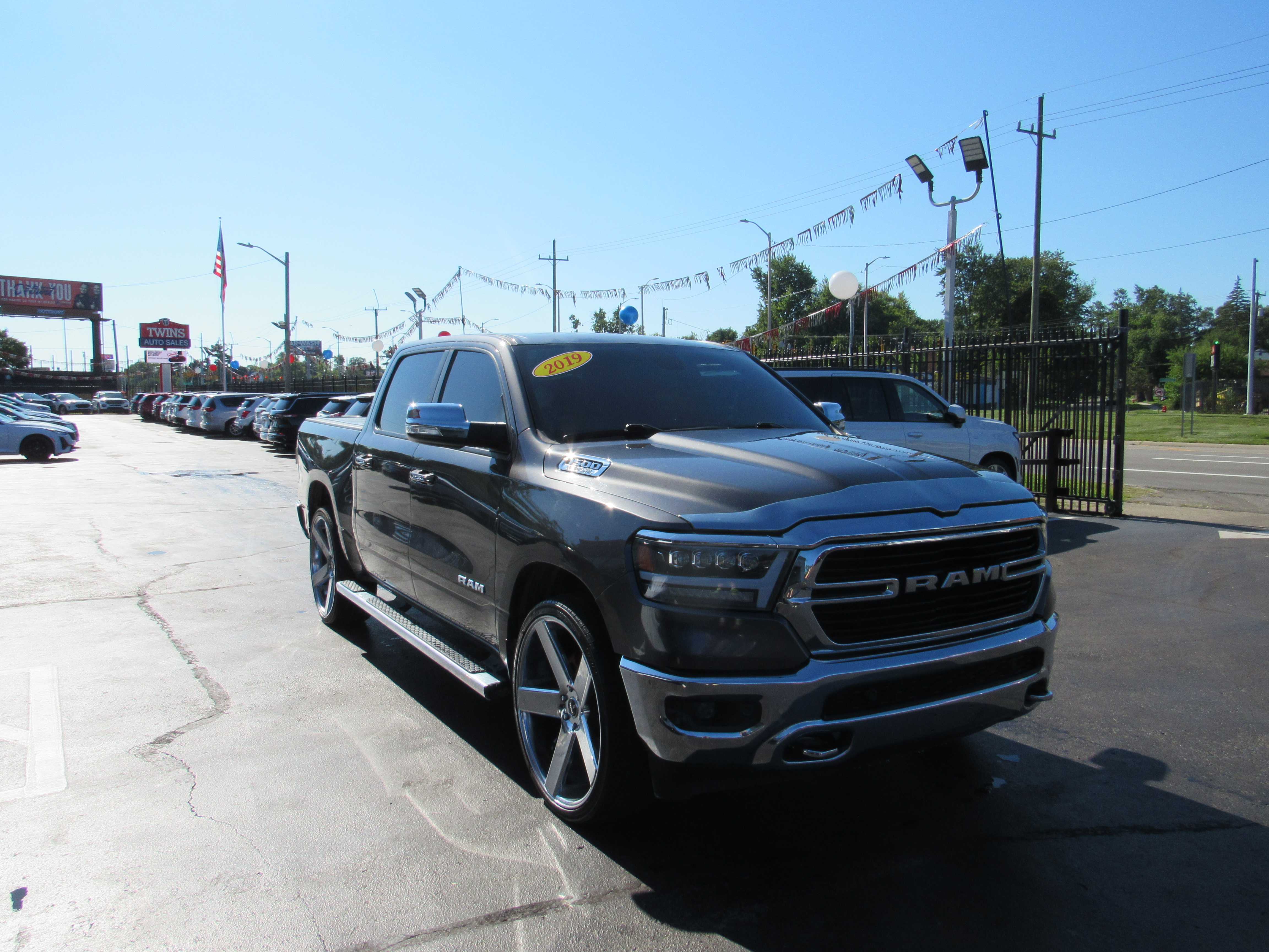 GREY, 2019 RAM 1500 CREW CAB Thumnail Image 5