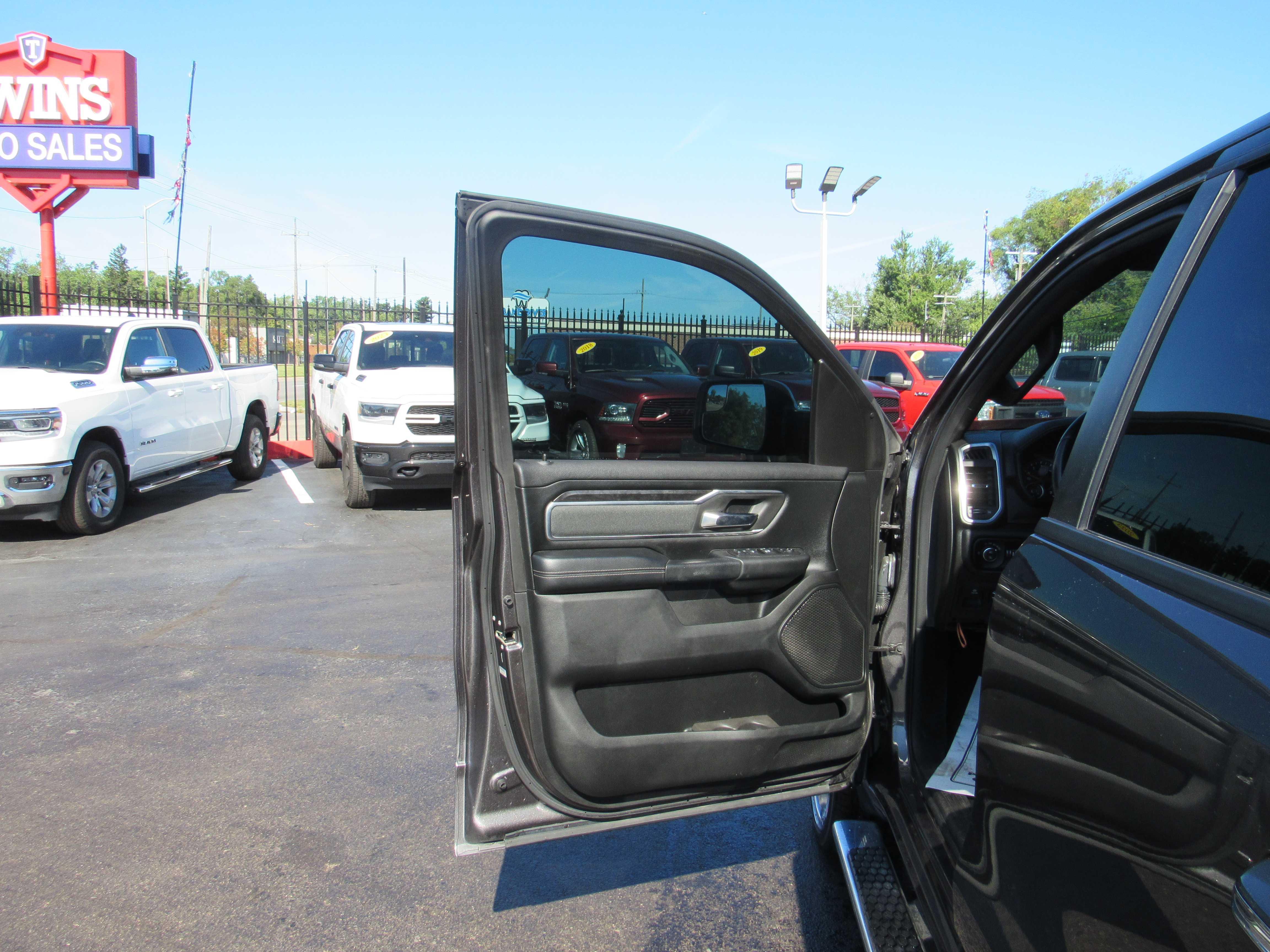 GREY, 2019 RAM 1500 CREW CAB Thumnail Image 7