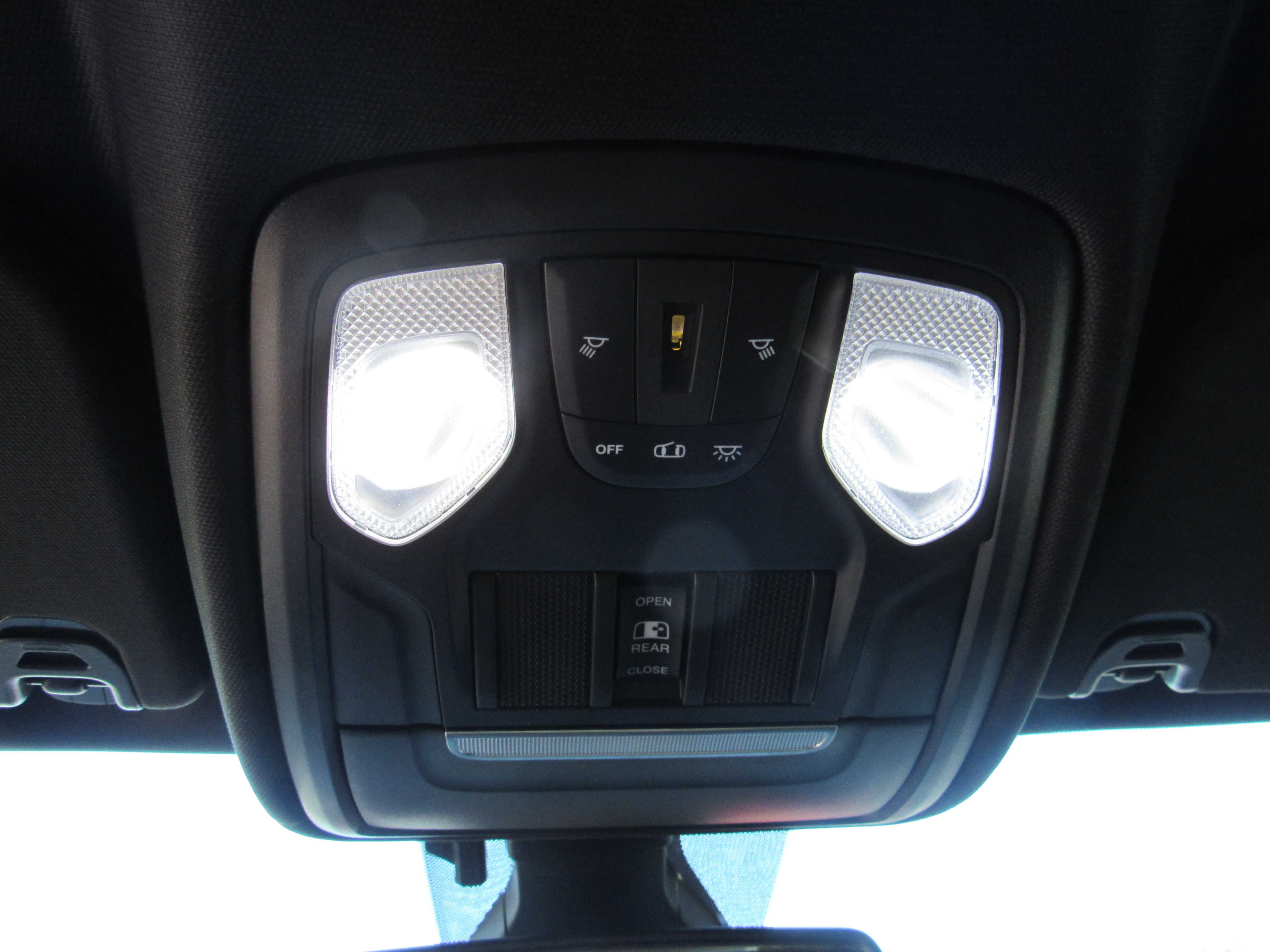 GREY, 2019 RAM 1500 CREW CAB Thumnail Image 17