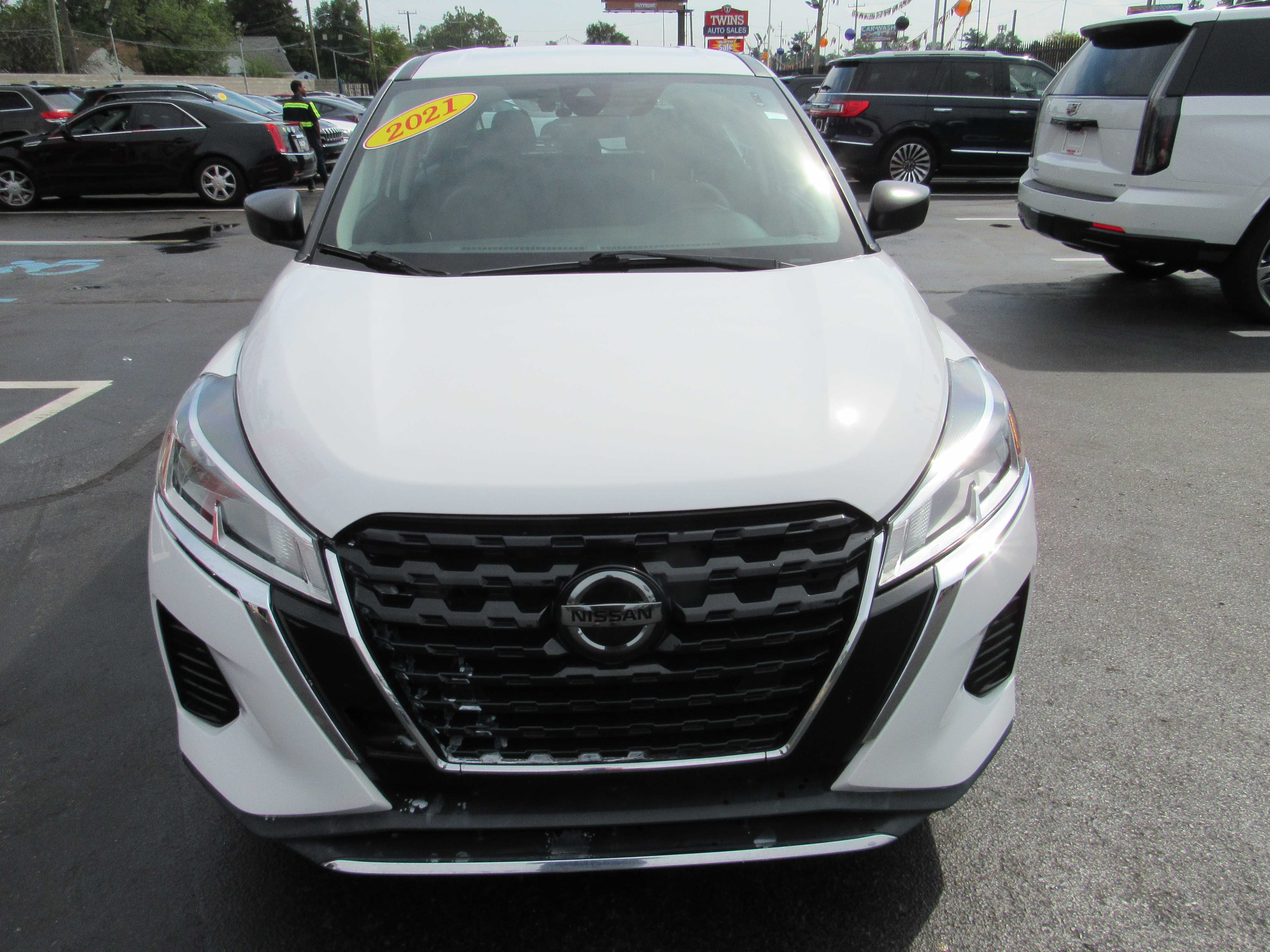 WHITE, 2021 NISSAN KICKS Thumnail Image 3