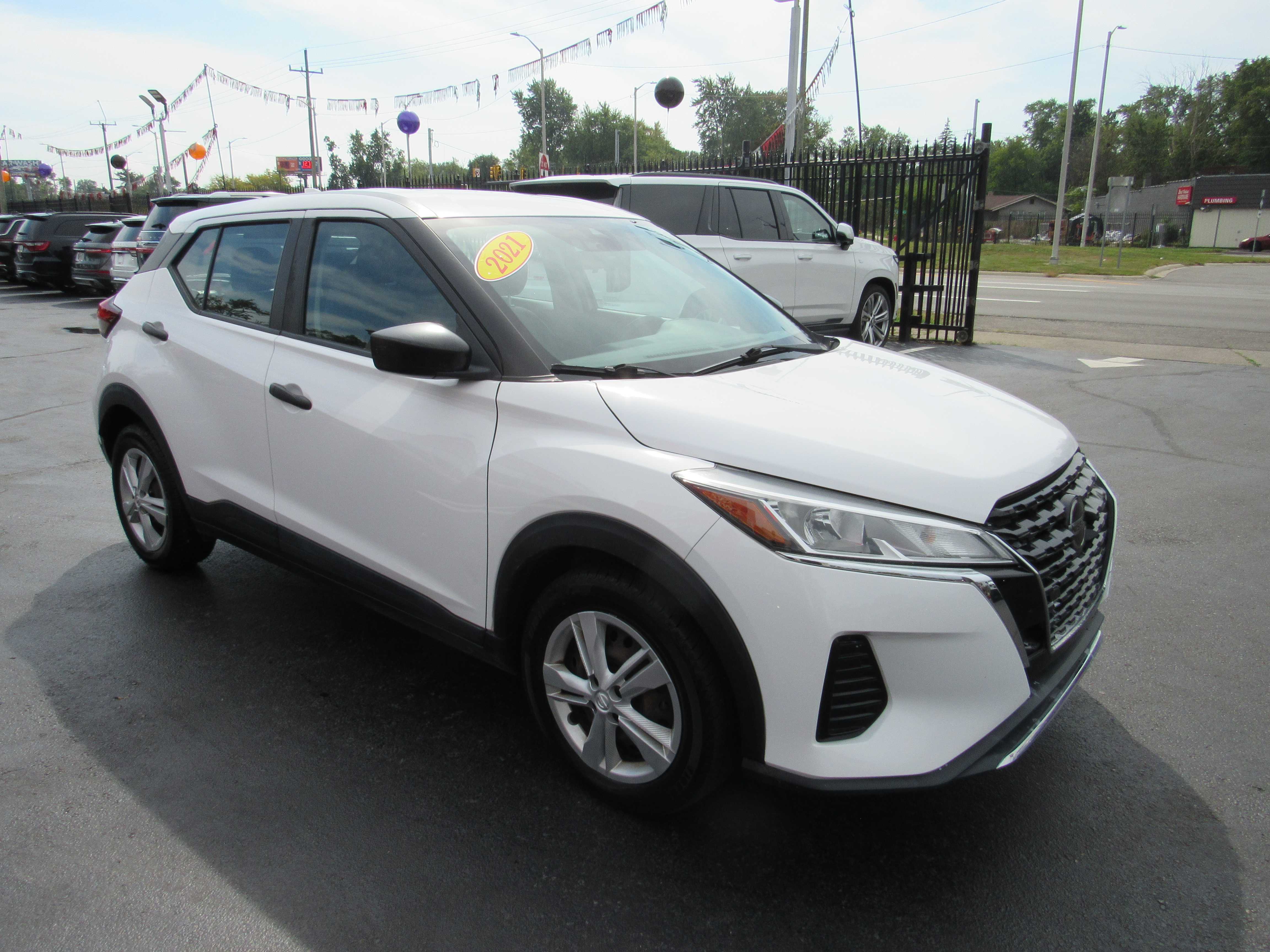 WHITE, 2021 NISSAN KICKS Thumnail Image 4