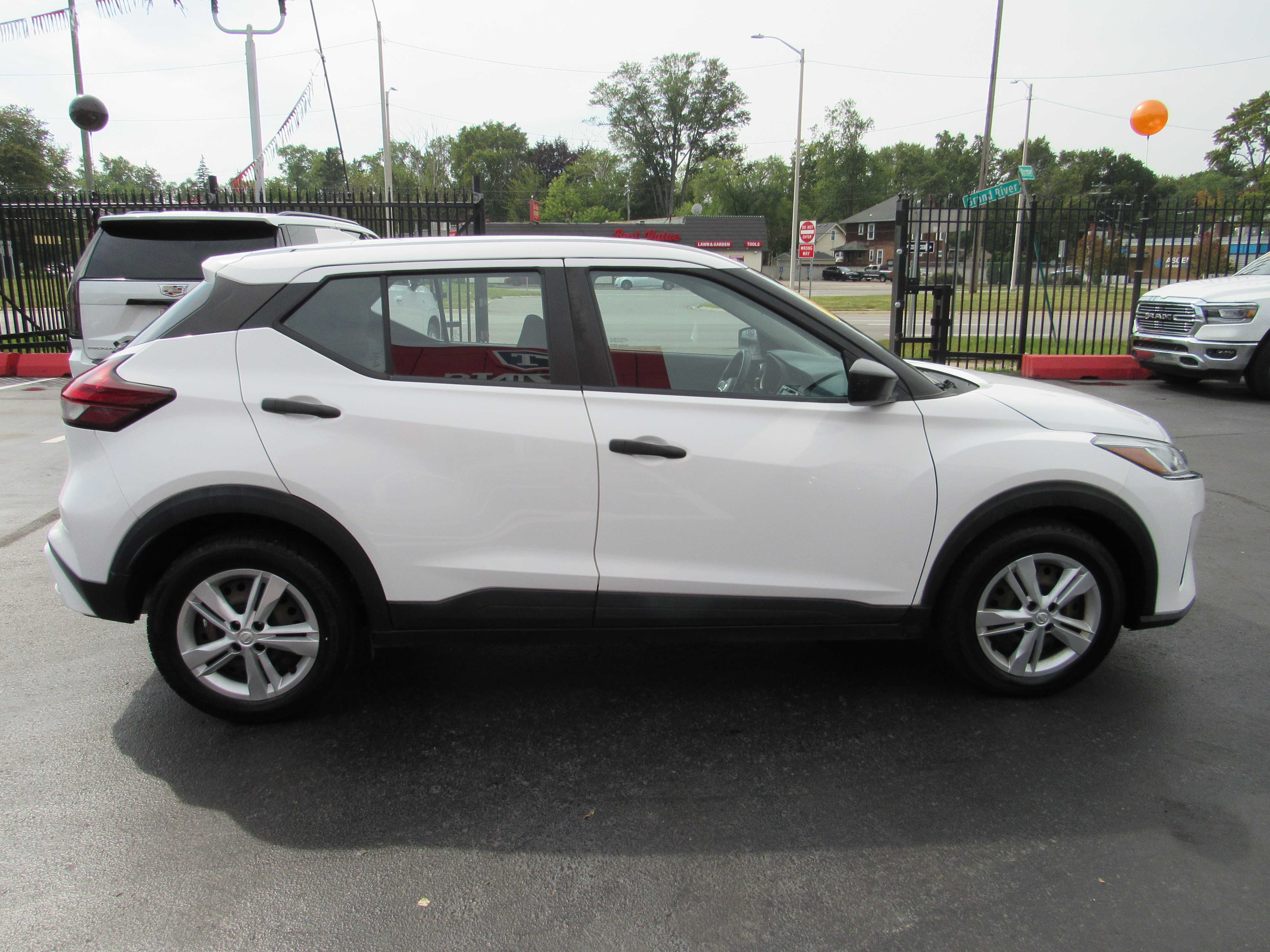 WHITE, 2021 NISSAN KICKS Thumnail Image 5