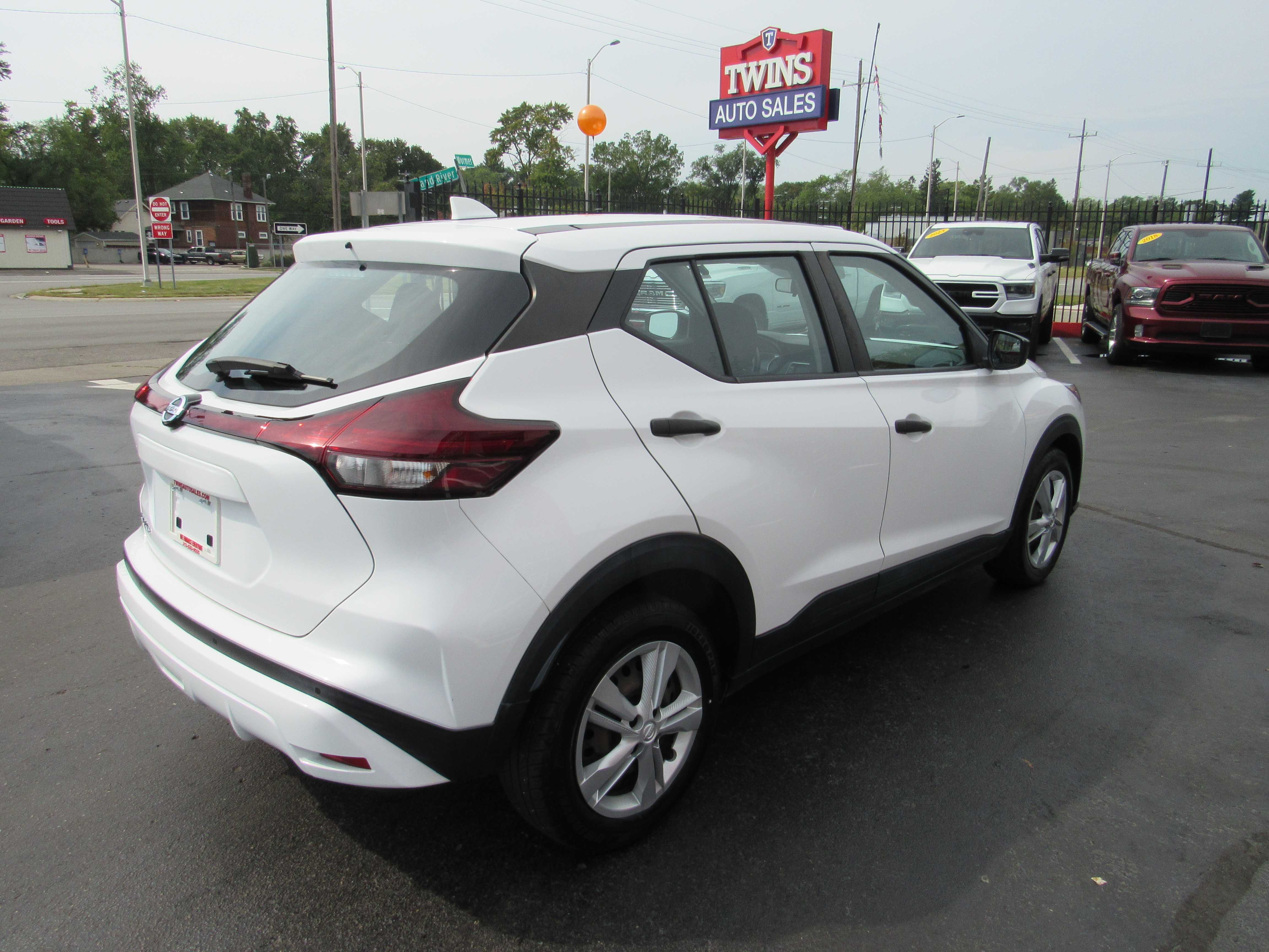 WHITE, 2021 NISSAN KICKS Thumnail Image 6