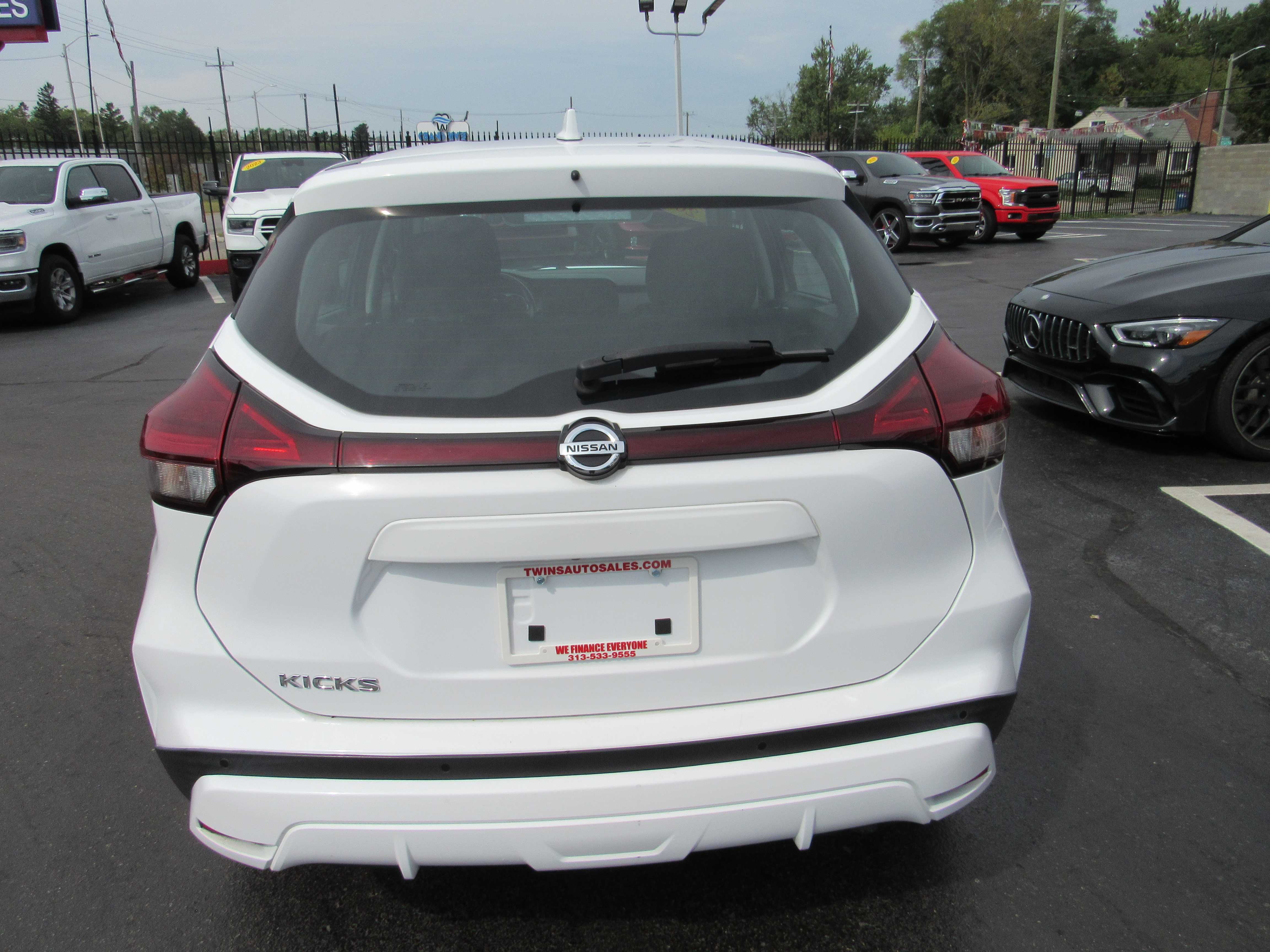 WHITE, 2021 NISSAN KICKS Thumnail Image 7