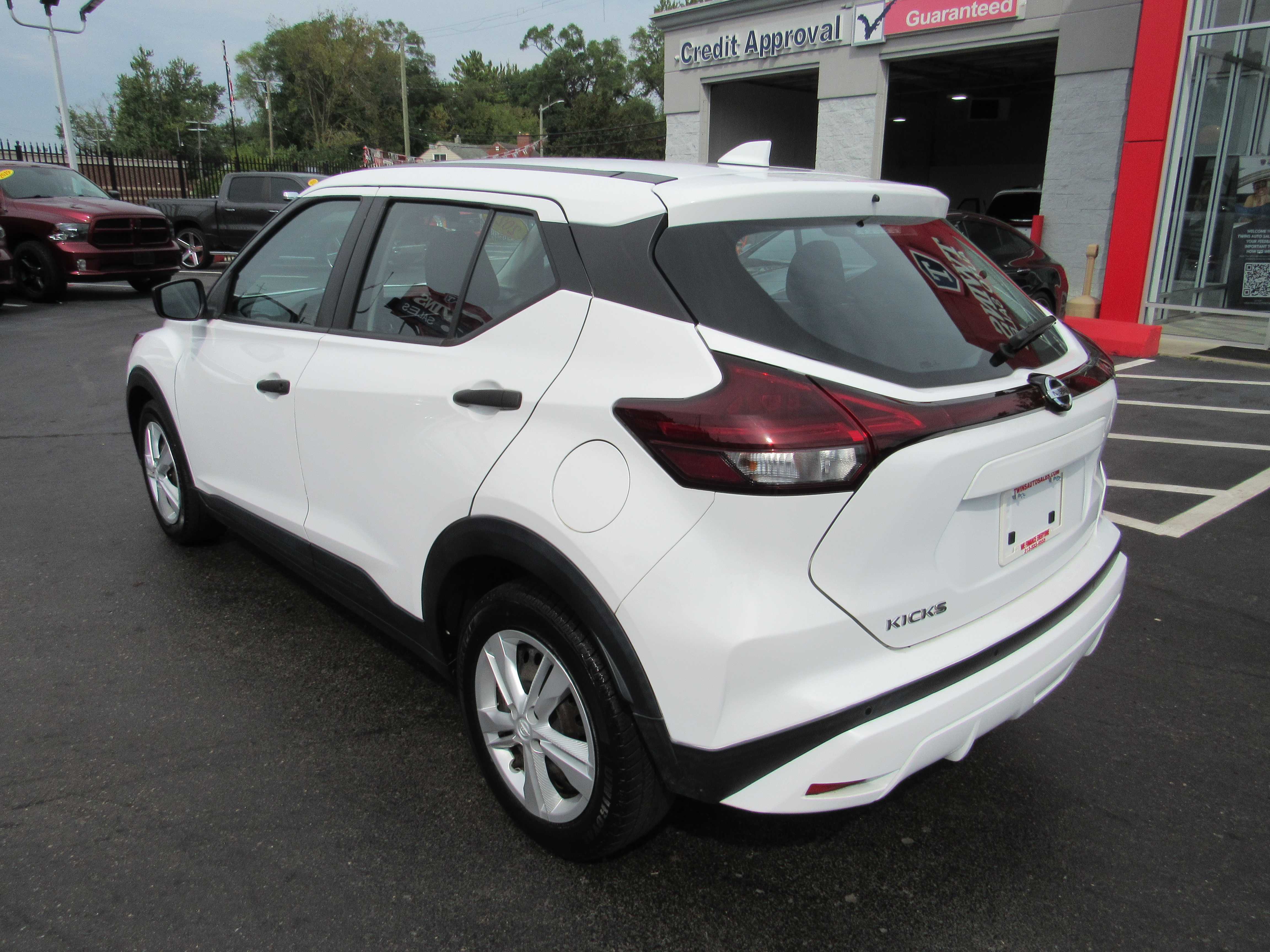 WHITE, 2021 NISSAN KICKS Thumnail Image 8