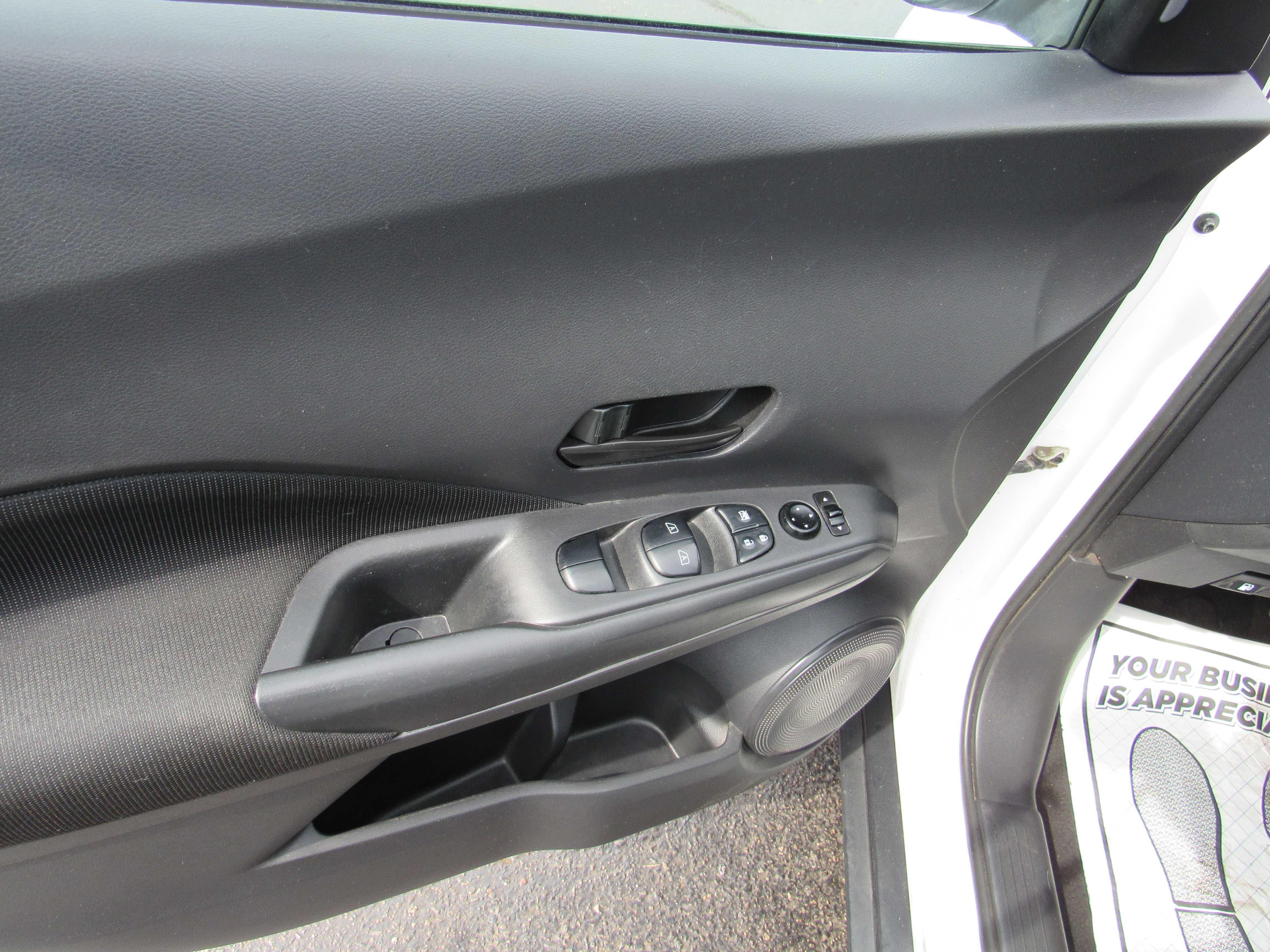 WHITE, 2021 NISSAN KICKS Thumnail Image 14