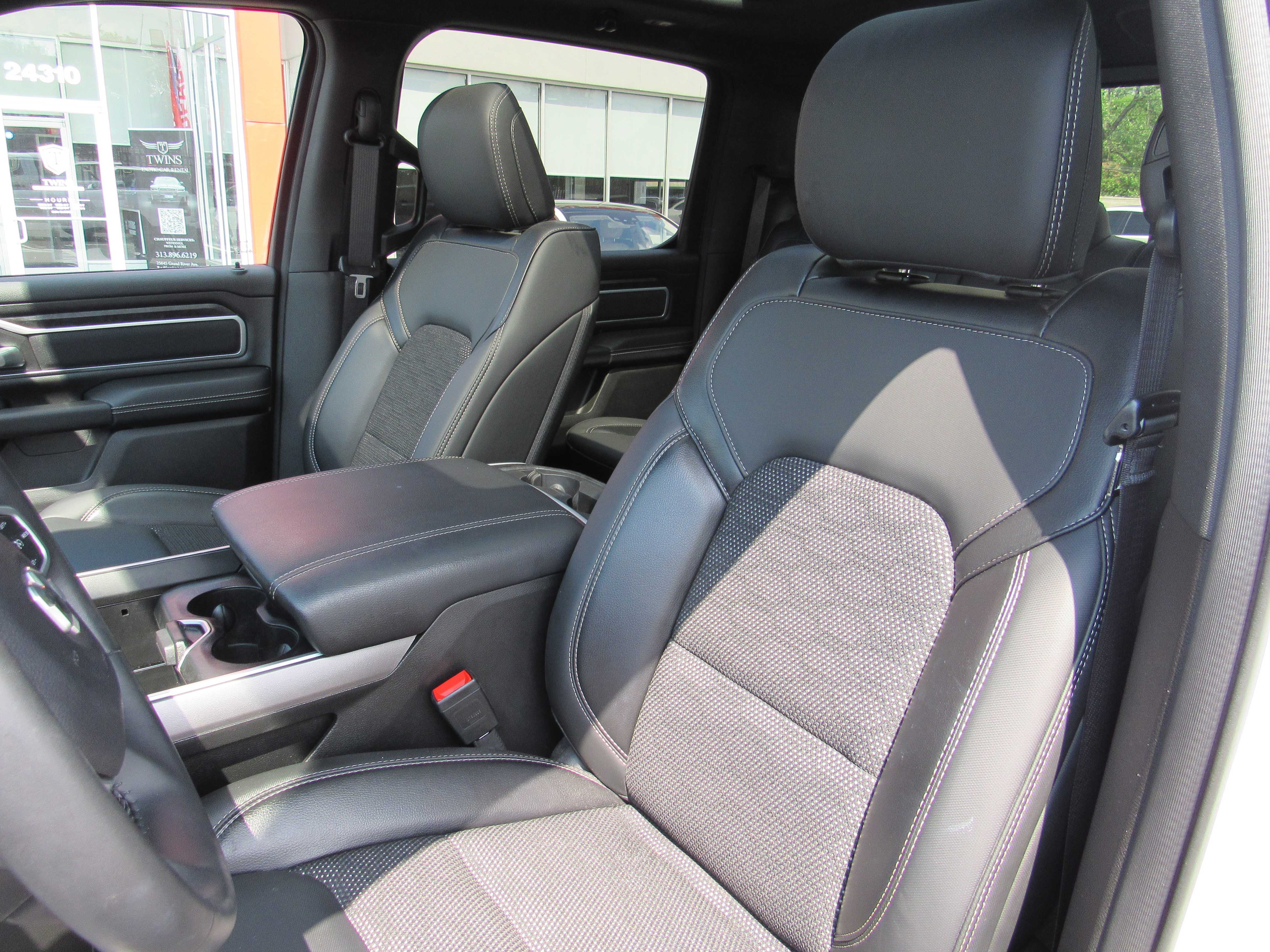 WHITE, 2023 RAM 1500 CREW CAB Thumnail Image 11