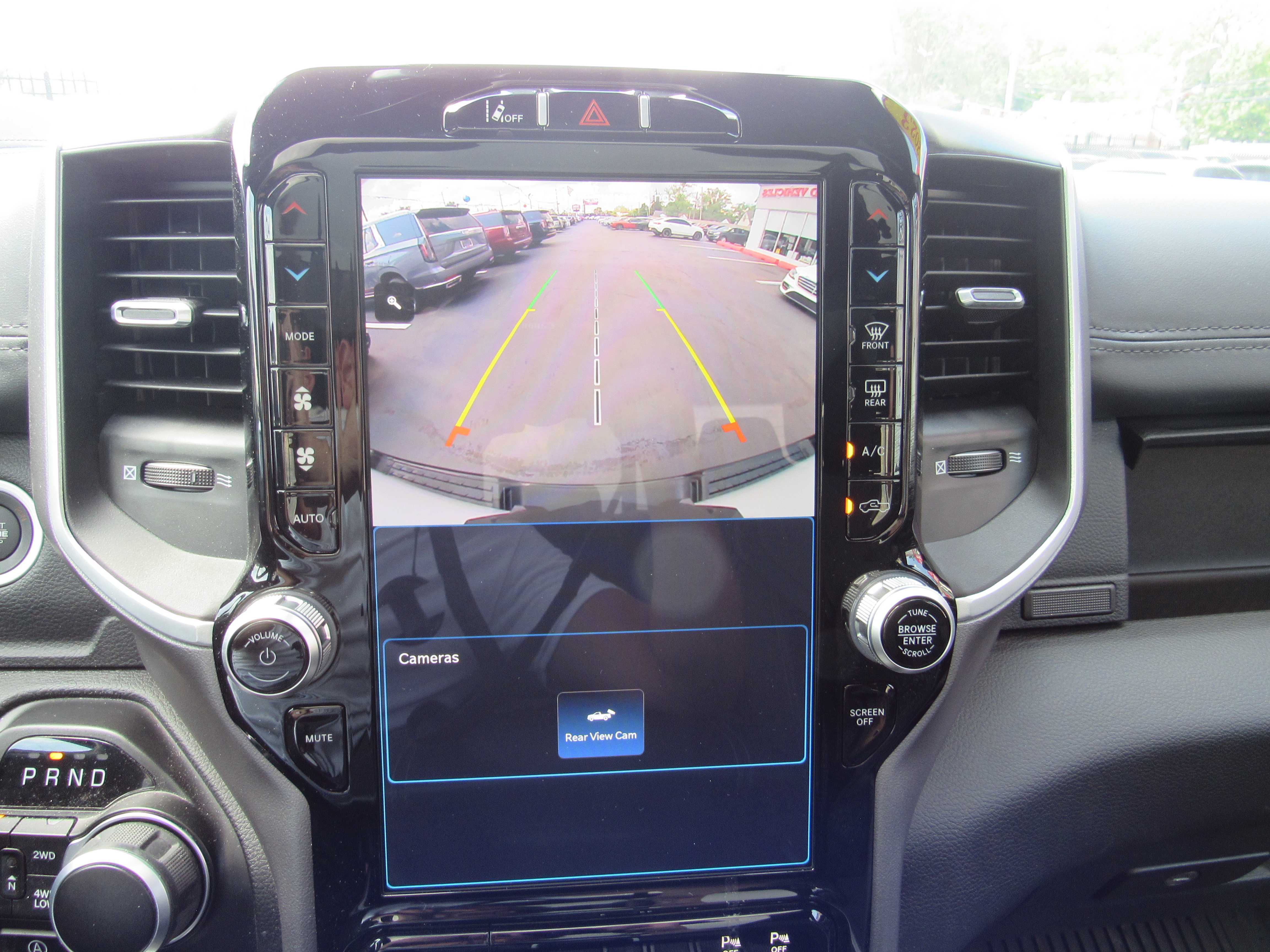 WHITE, 2023 RAM 1500 CREW CAB Thumnail Image 15