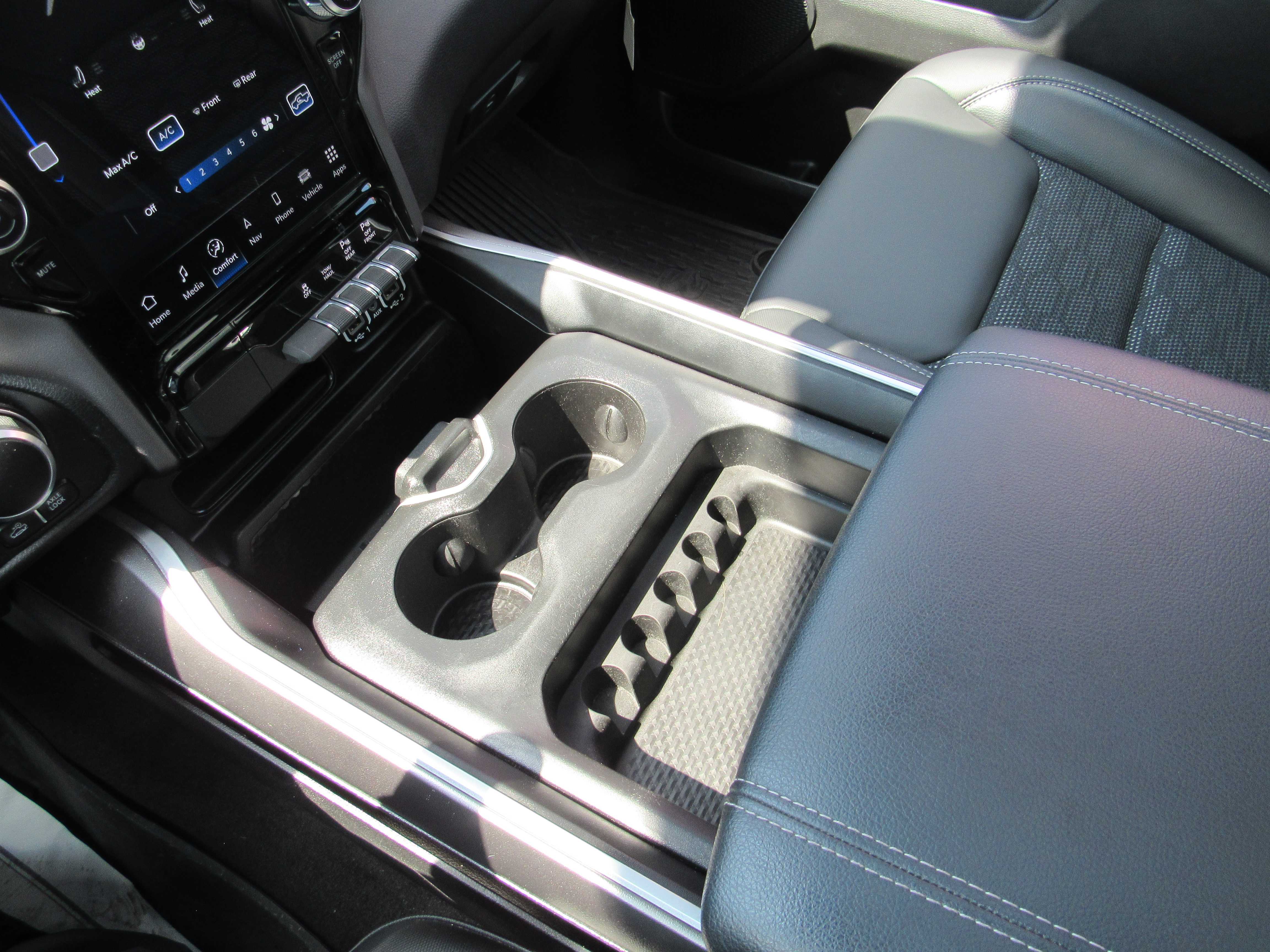 WHITE, 2023 RAM 1500 CREW CAB Thumnail Image 17