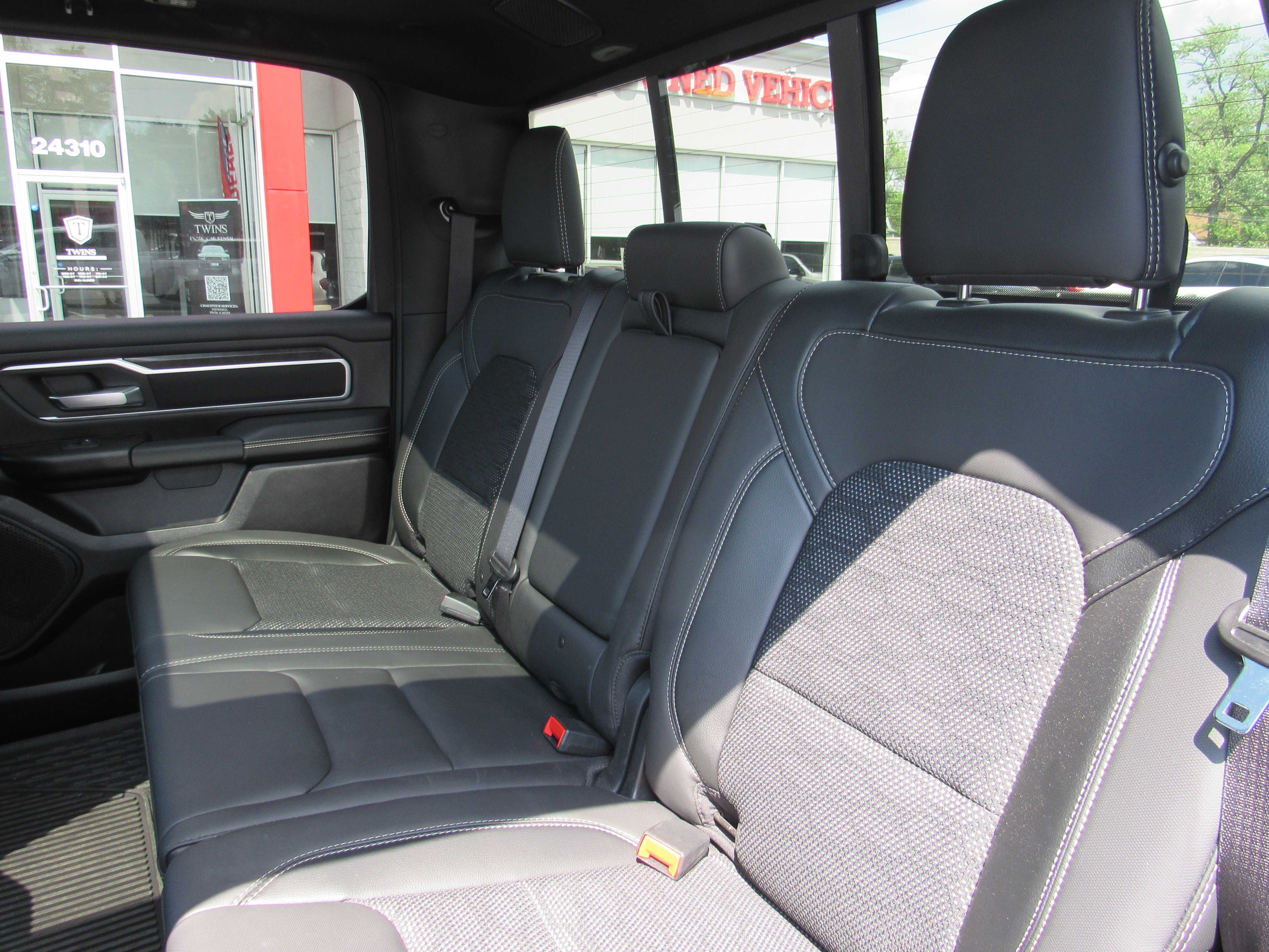WHITE, 2023 RAM 1500 CREW CAB Thumnail Image 21