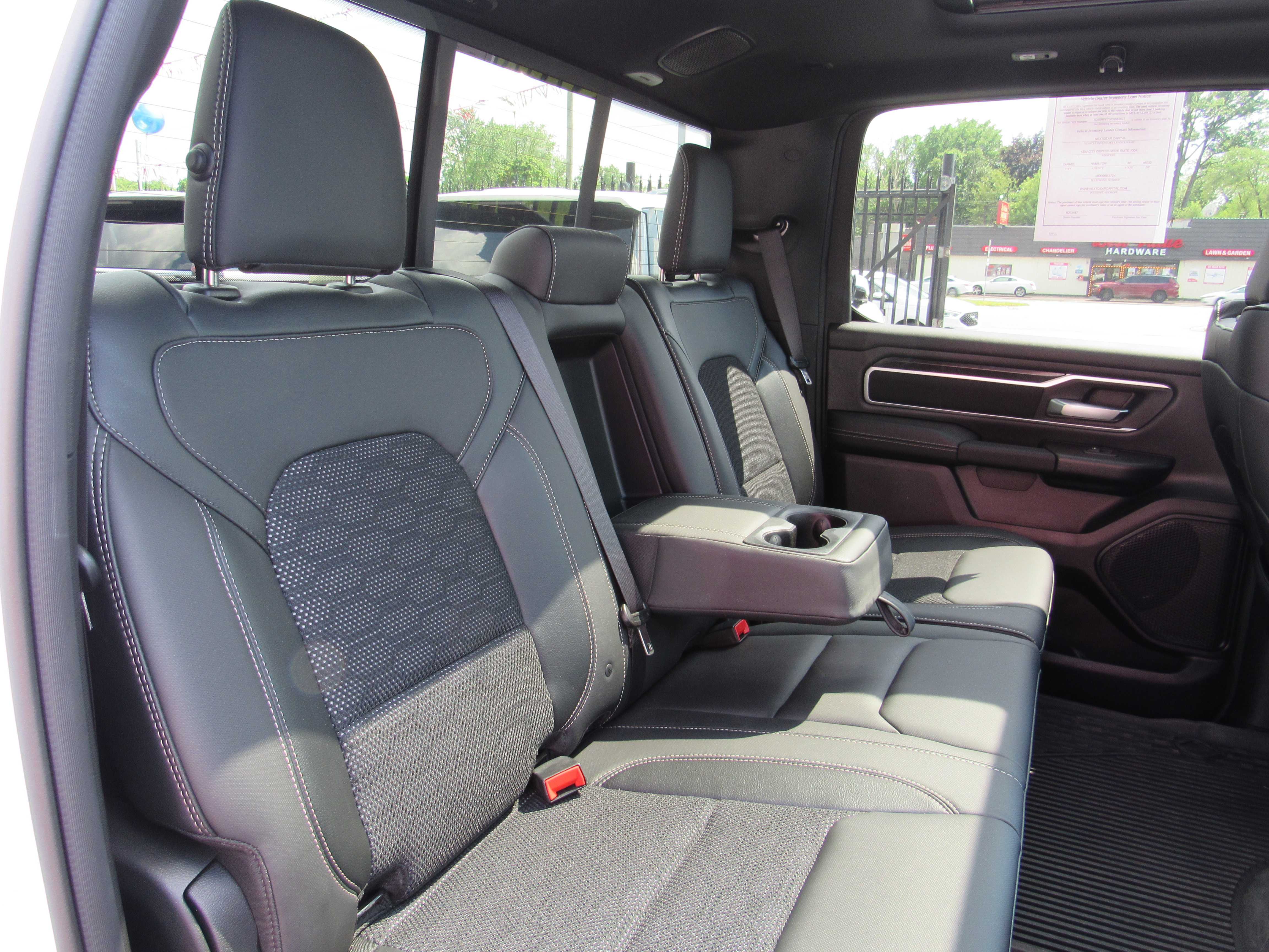 WHITE, 2023 RAM 1500 CREW CAB Thumnail Image 22