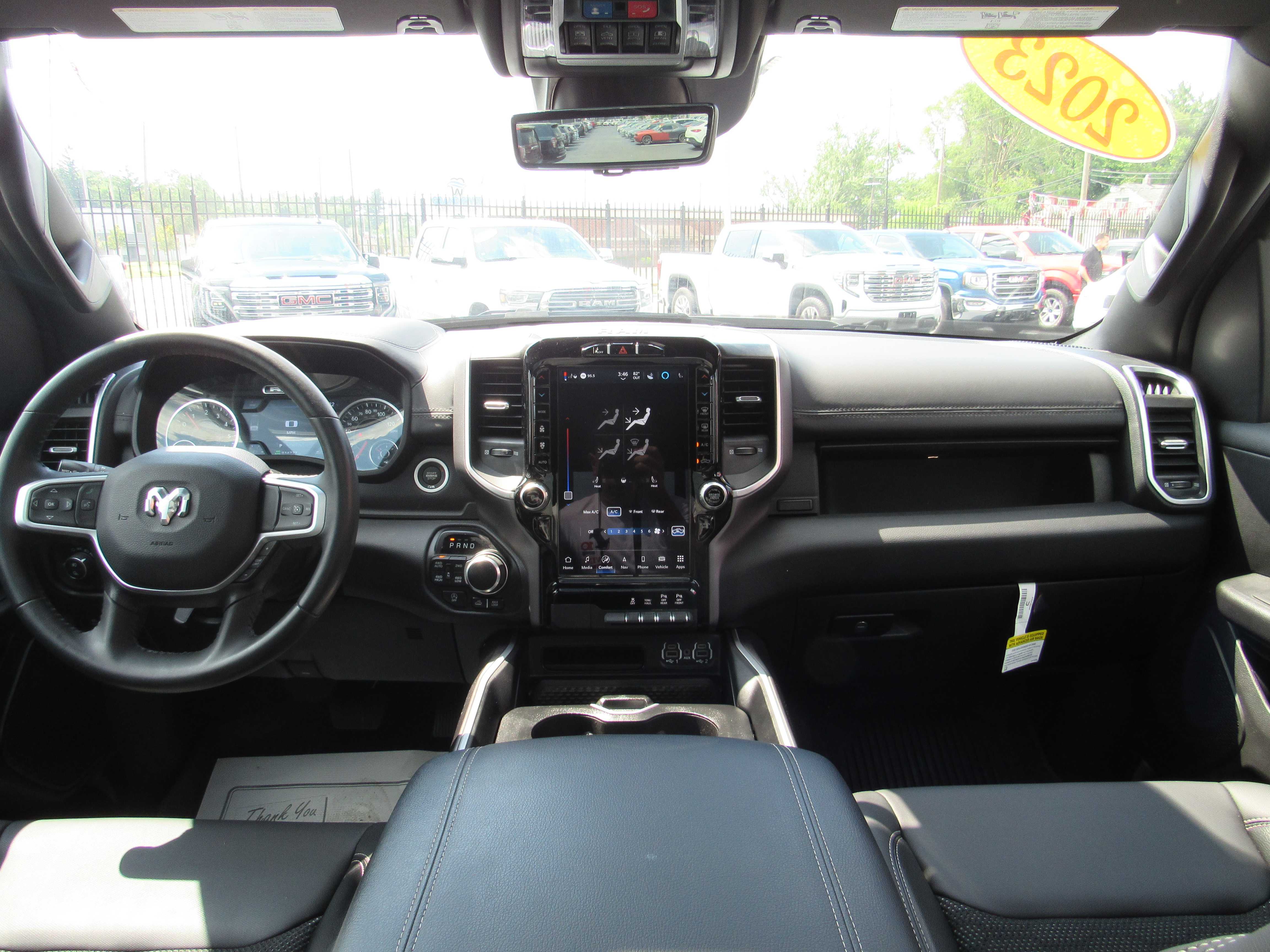 WHITE, 2023 RAM 1500 CREW CAB Thumnail Image 24