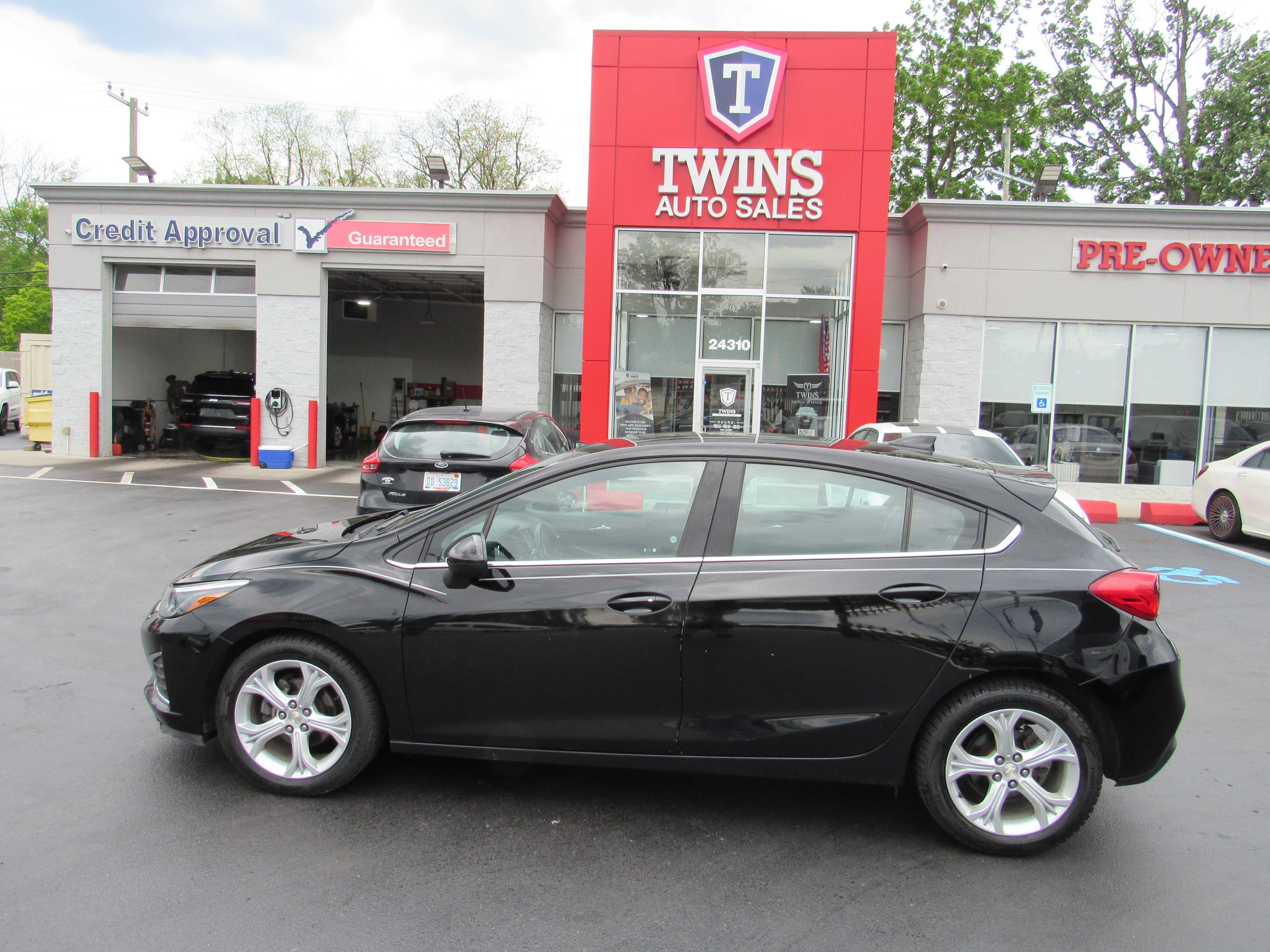 BLACK, 2019 CHEVROLET CRUZE Thumnail Image 1