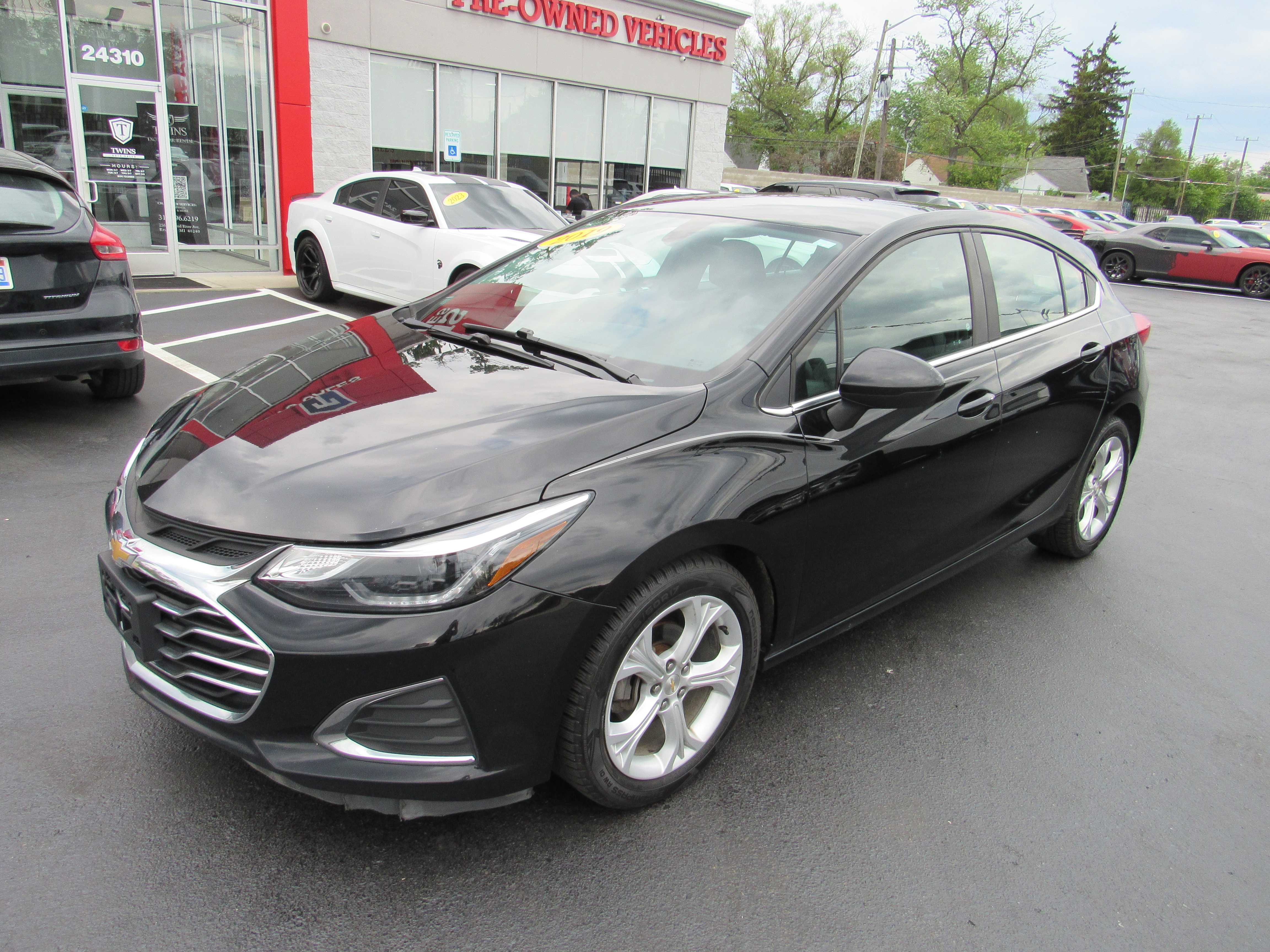 BLACK, 2019 CHEVROLET CRUZE Thumnail Image 2