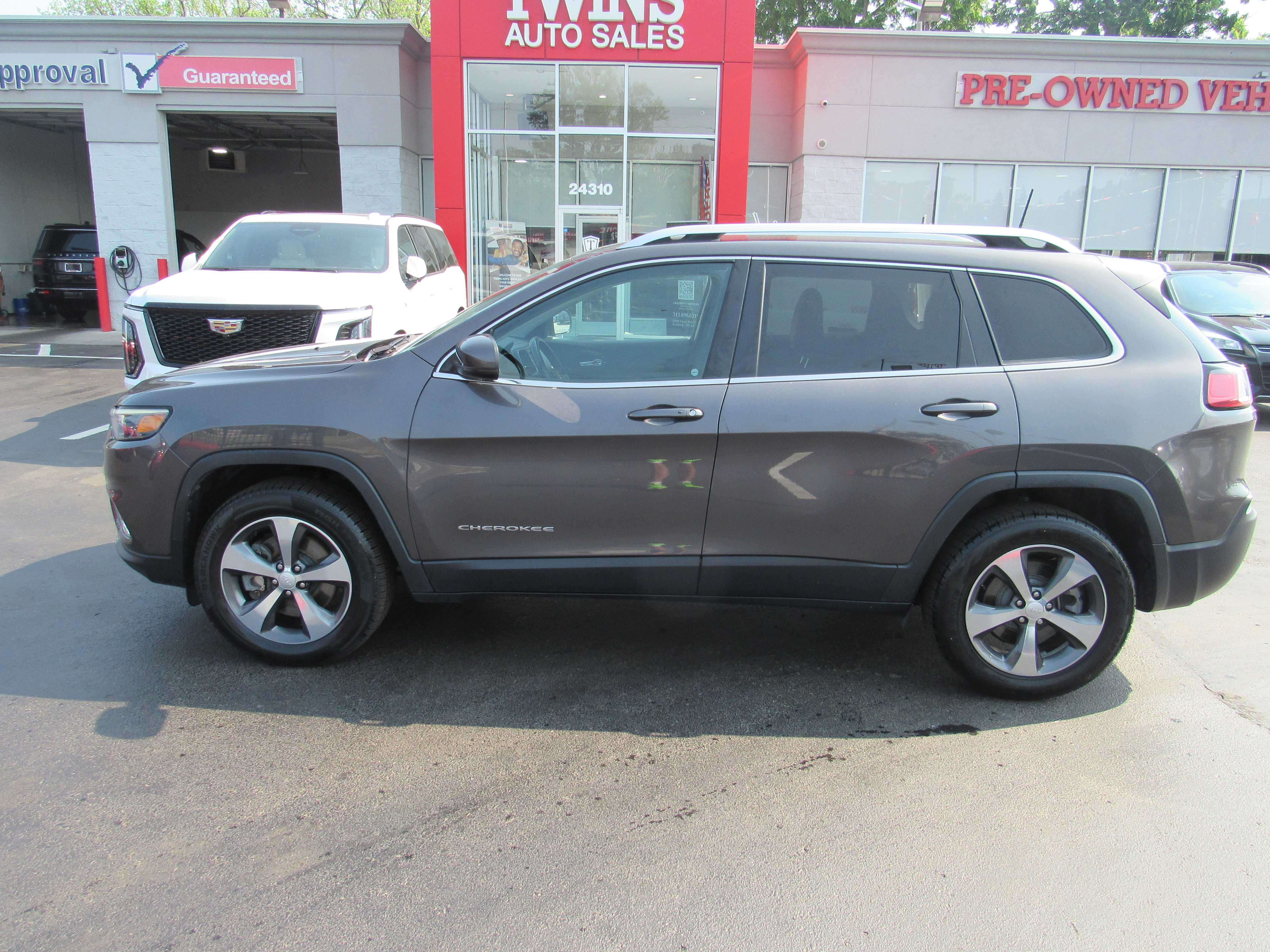 GREY, 2019 JEEP CHEROKEE Thumnail Image 2
