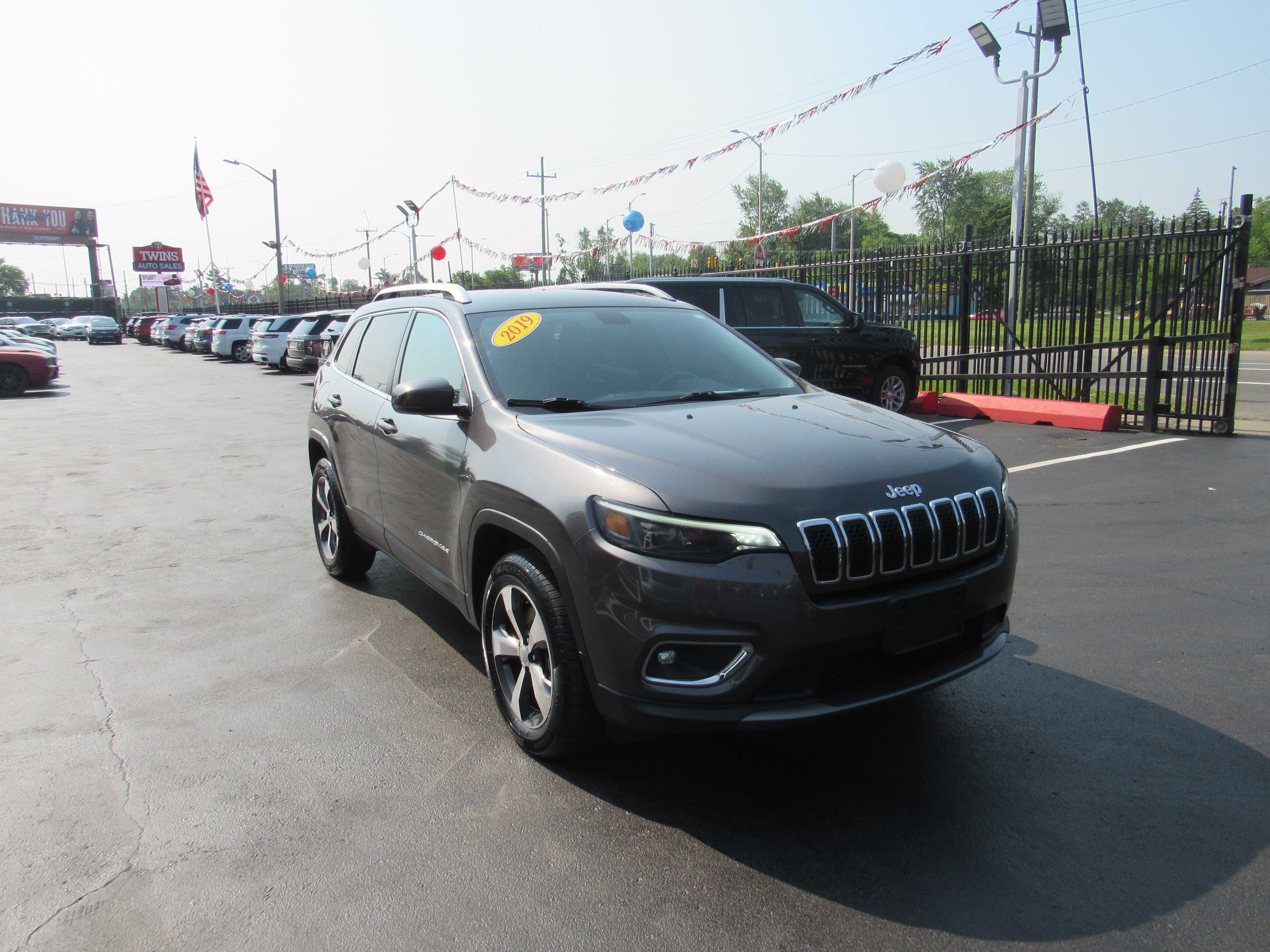 GREY, 2019 JEEP CHEROKEE Thumnail Image 6